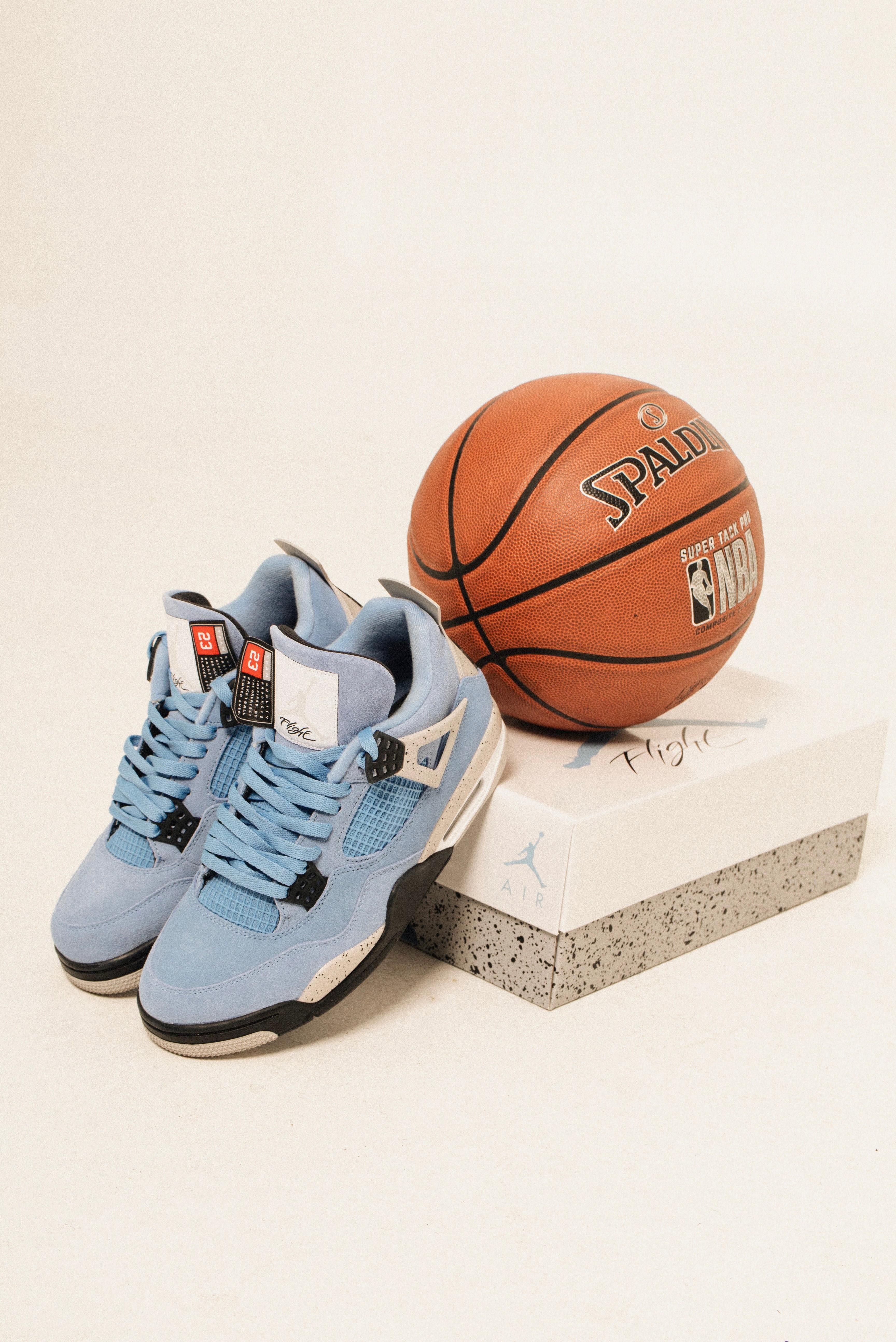 Official Look at the 'UNC' Air Jordan 4 Retro