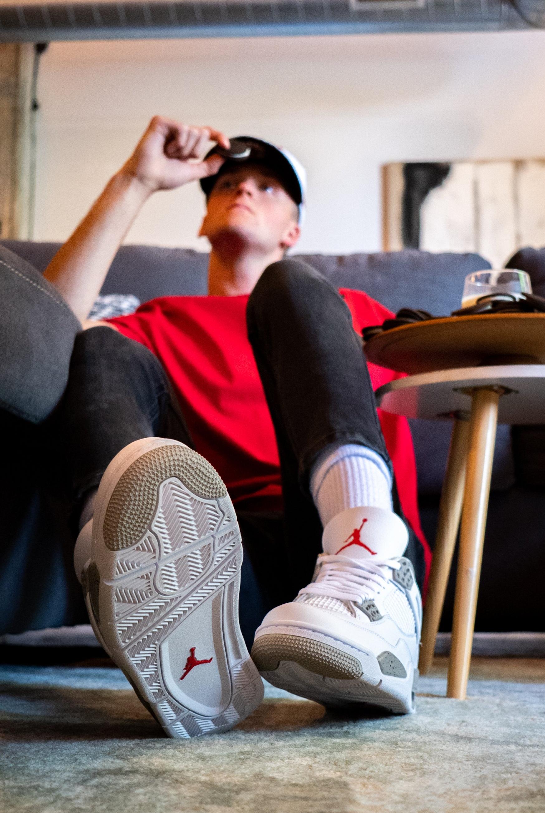 Sneakers Release – Jordan 13 Retro “White/Fire Red