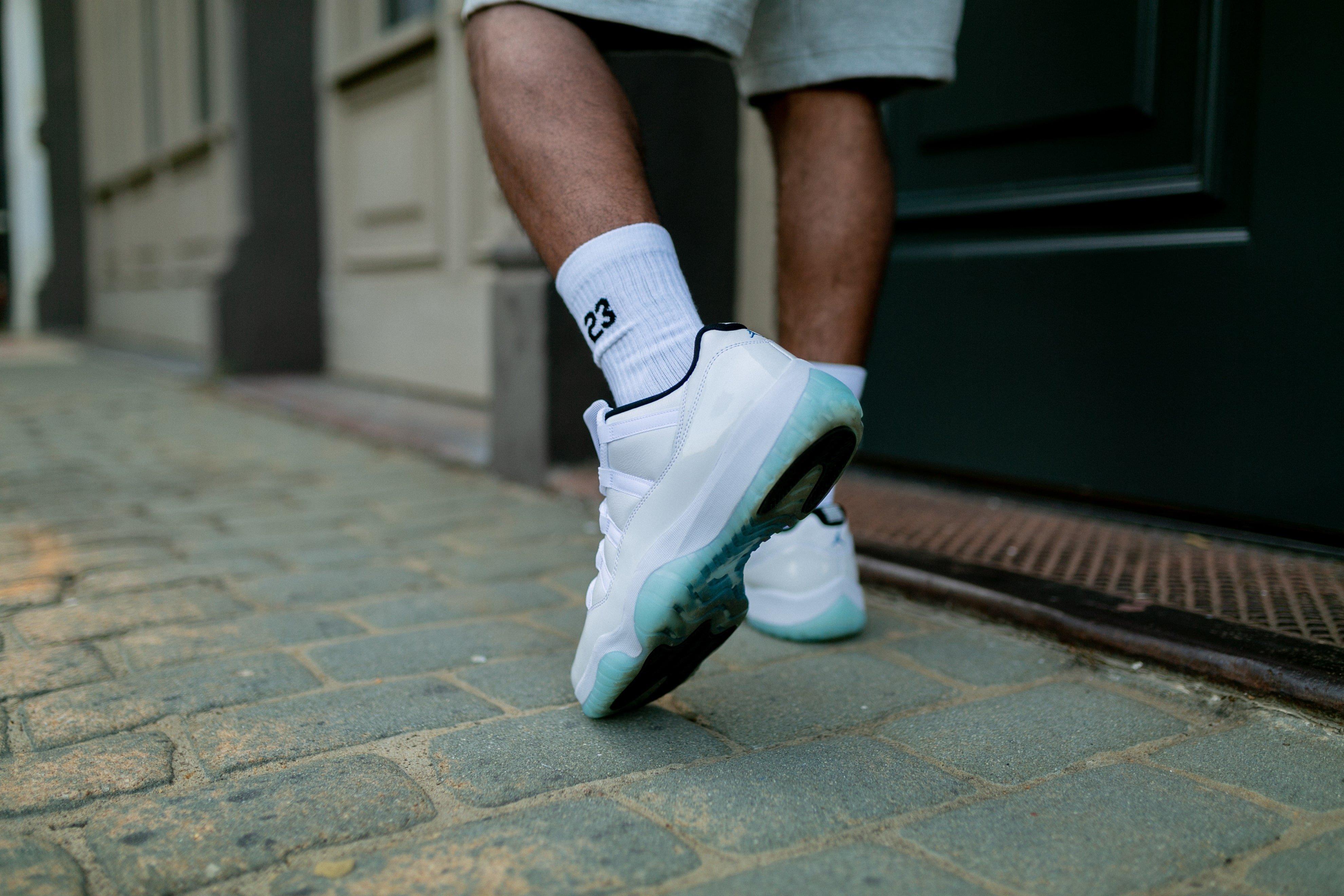 air jordan legend blue low