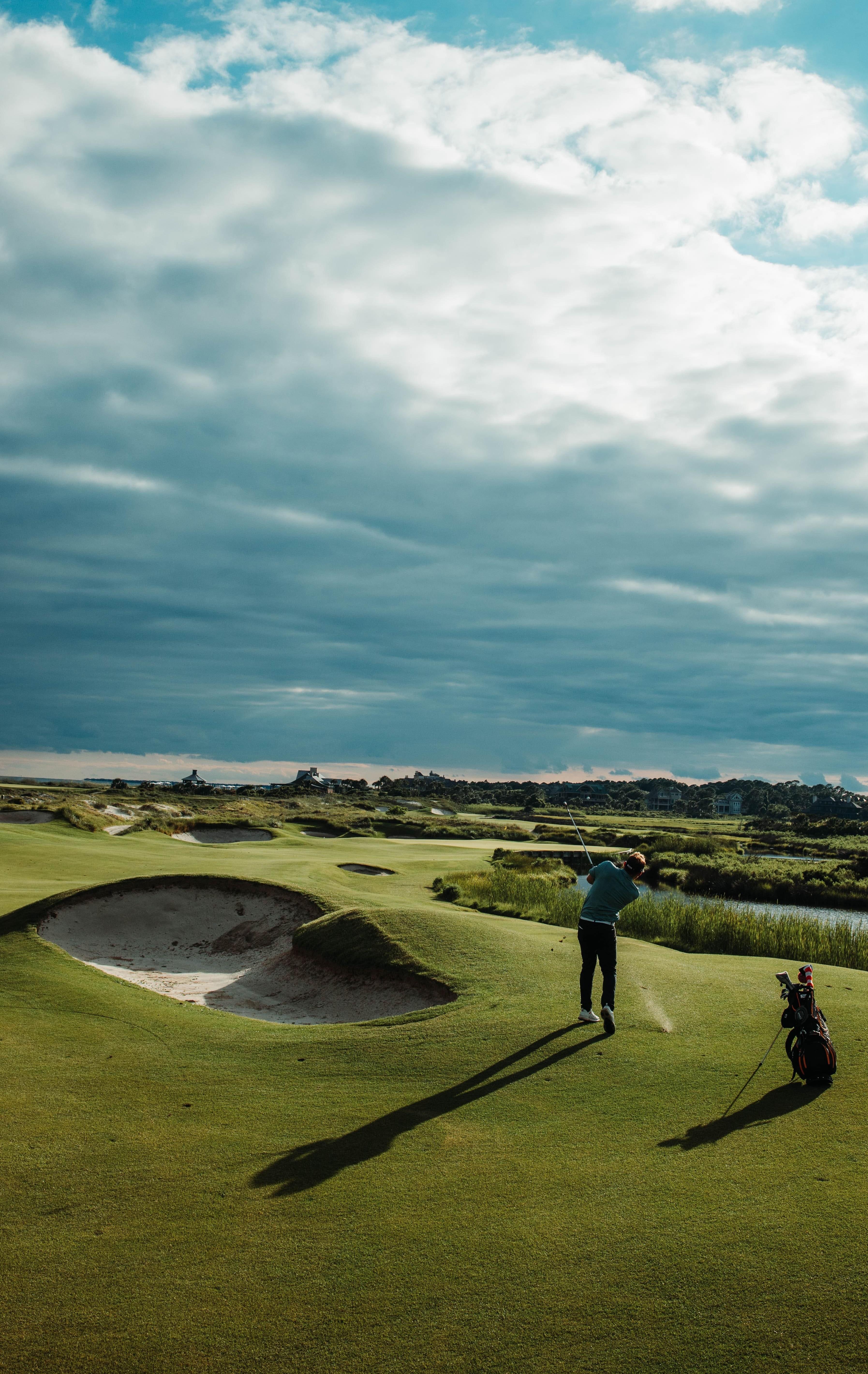 Man golfing