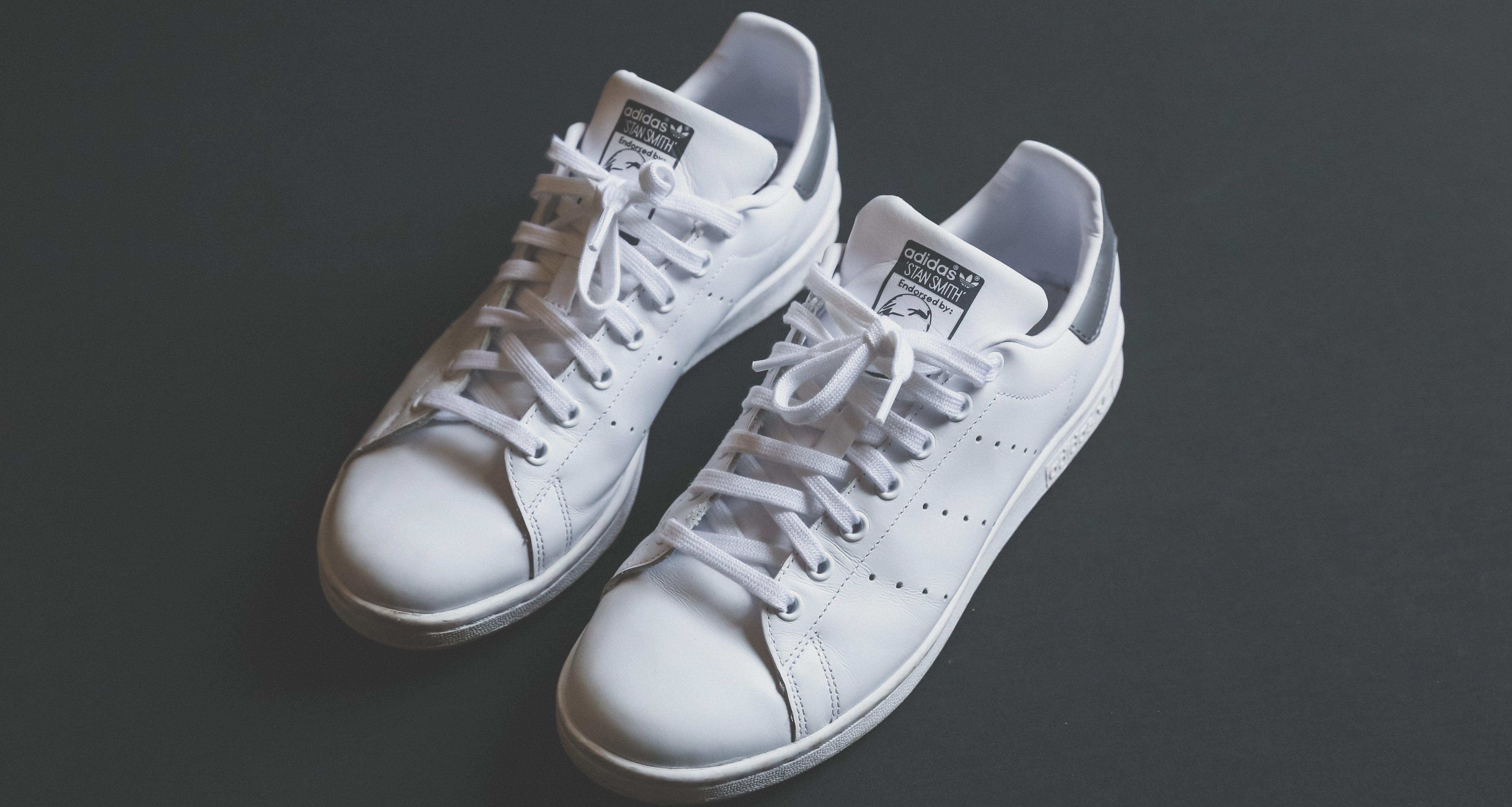 Air force 1 vs adidas stan smith sale