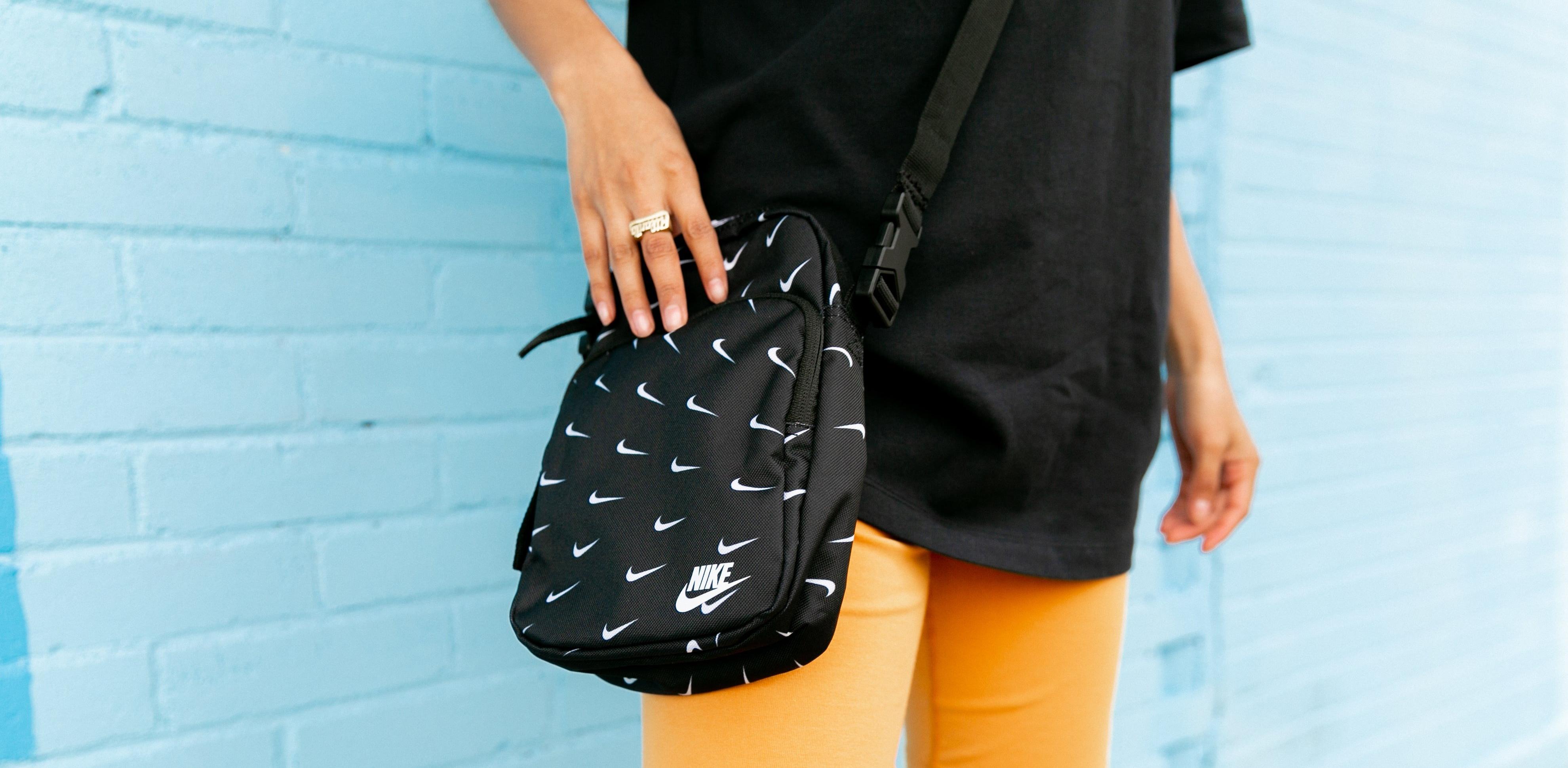 Nike Heritage Crossbody Swoosh Bag on body