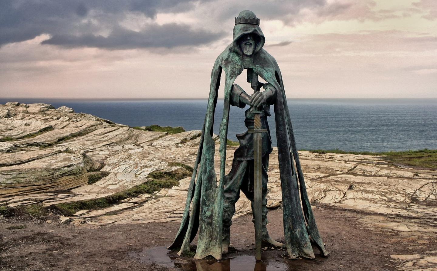 A bonze sculpture of King Arthur on the cliffs of Tintagel, Cornwall