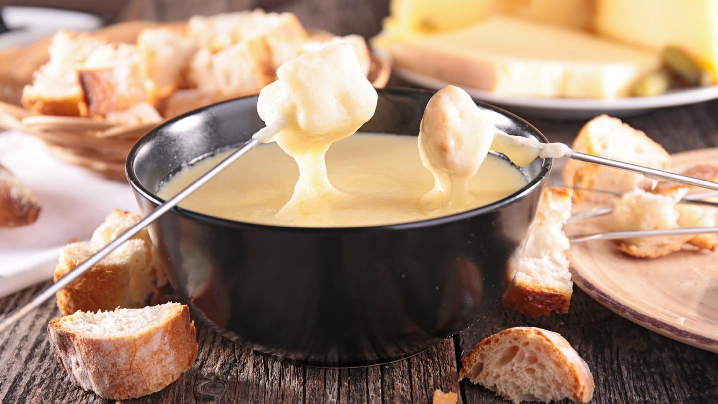 A fondue set