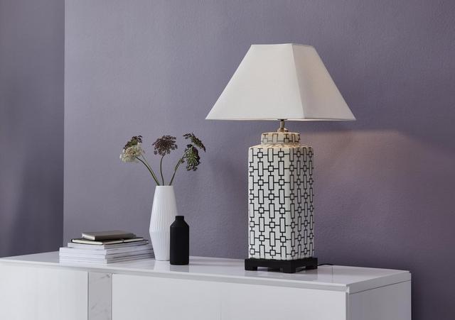 Geometric table lamp
