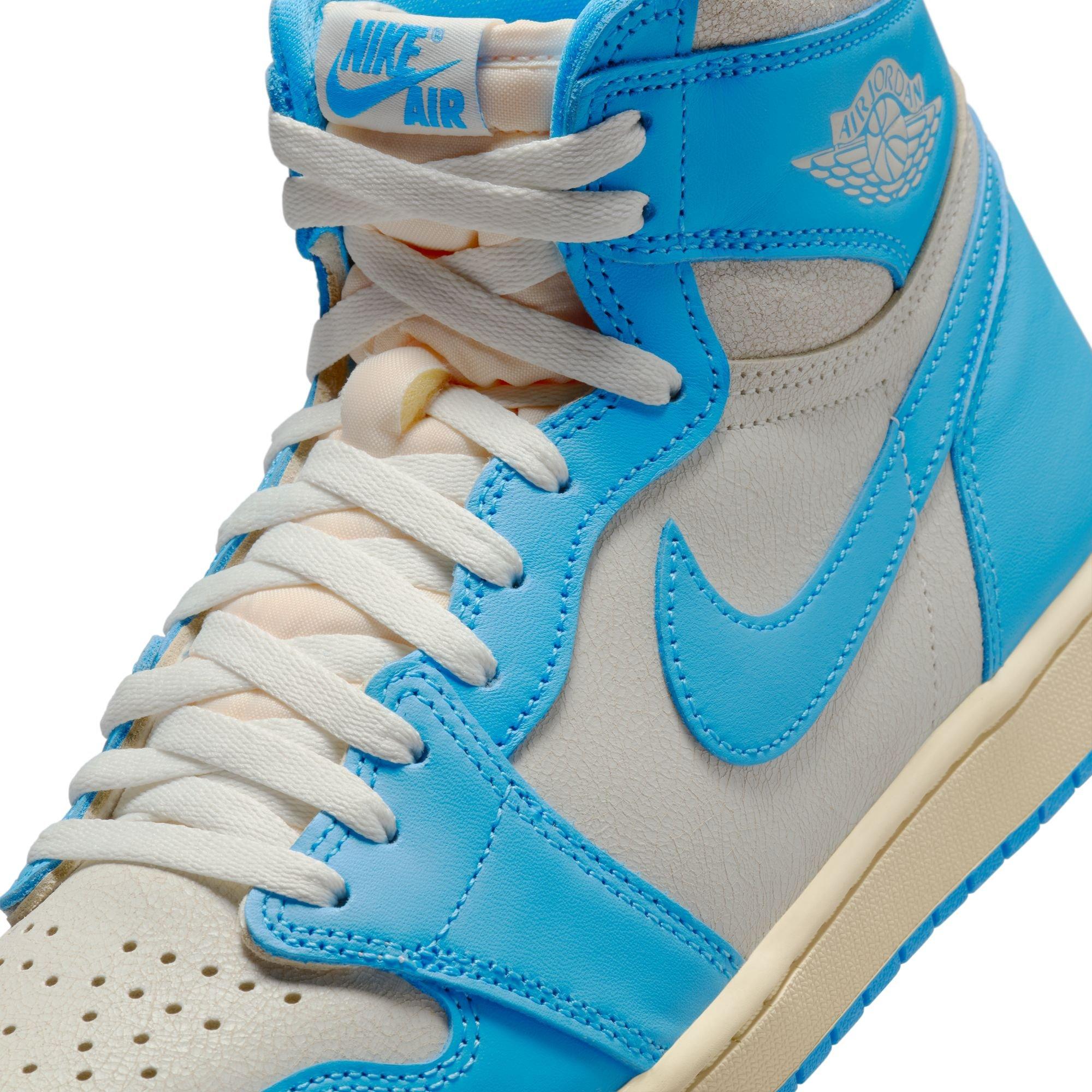 Jordan 1 Retro High OG "UNC Reimagined" Men's Shoe - POWDER BLUE/SAIL Thumbnail View 4