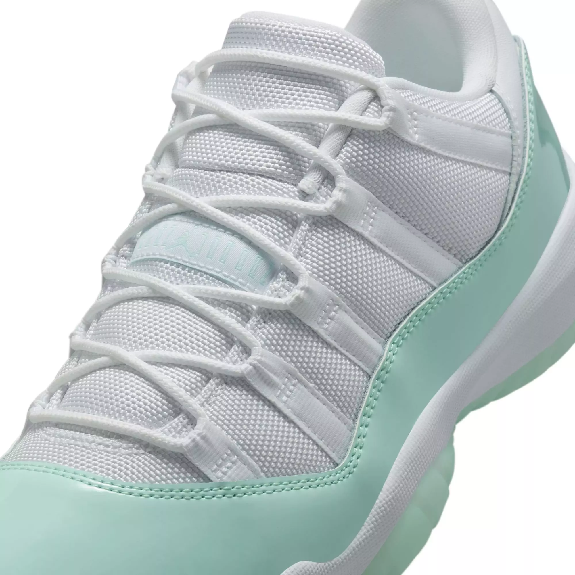 Jordan 11 Retro Low “Igloo” Women's Shoe - WHITE/IGLOO