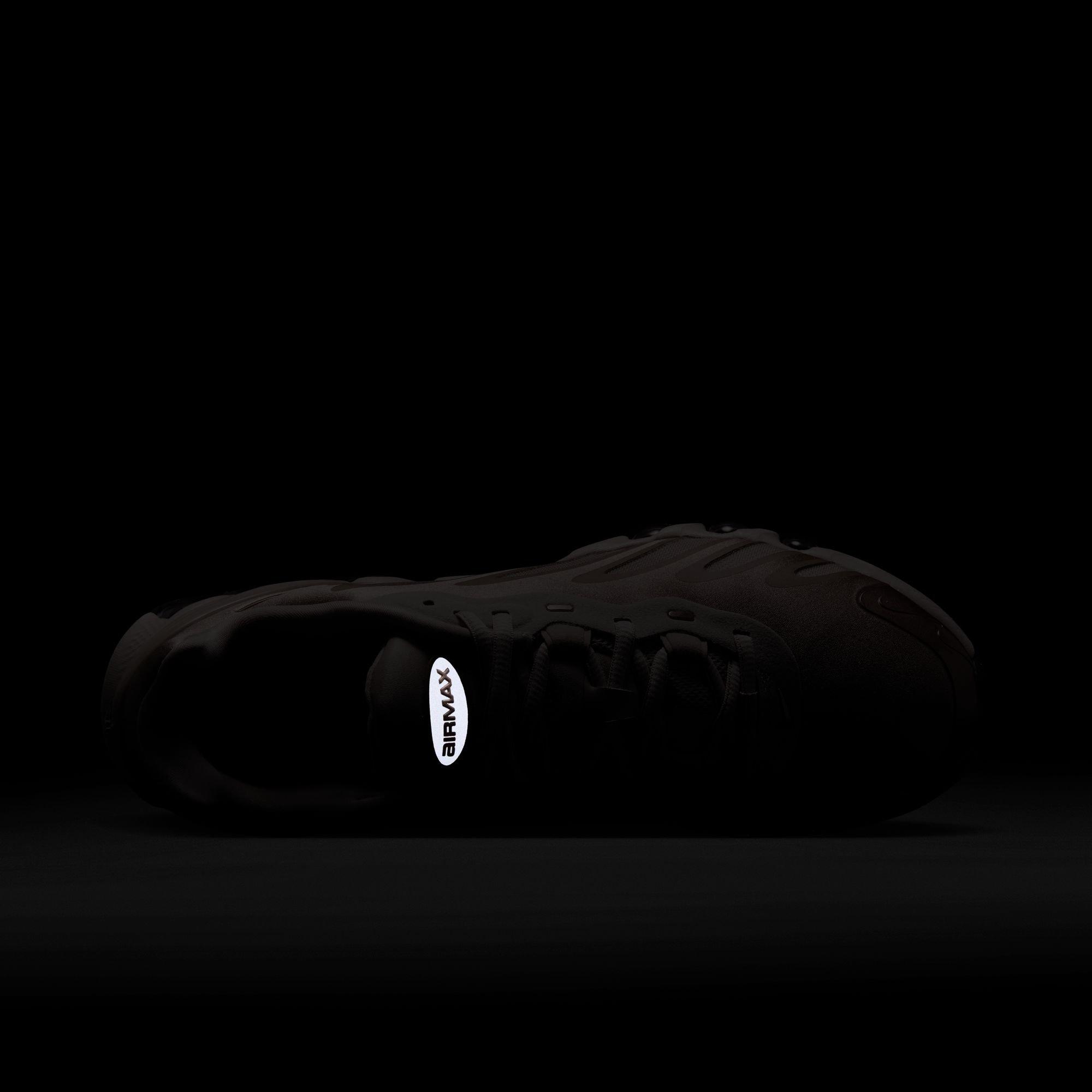 Nike Air Max Dn8 "Bronze" Women's Shoe - METALLIC RED BRONZE/BLACK/PARTICLE BEIGE Thumbnail View 6