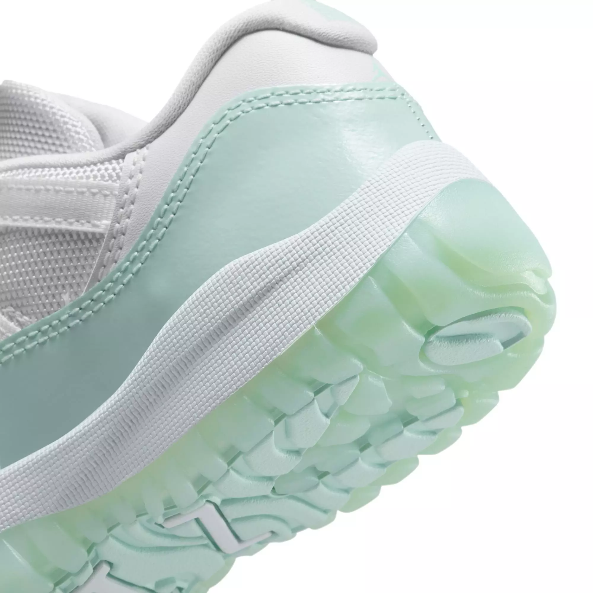 Jordan 11 Retro Low “Igloo” Preschool Girls' Shoe - WHITE/IGLOO