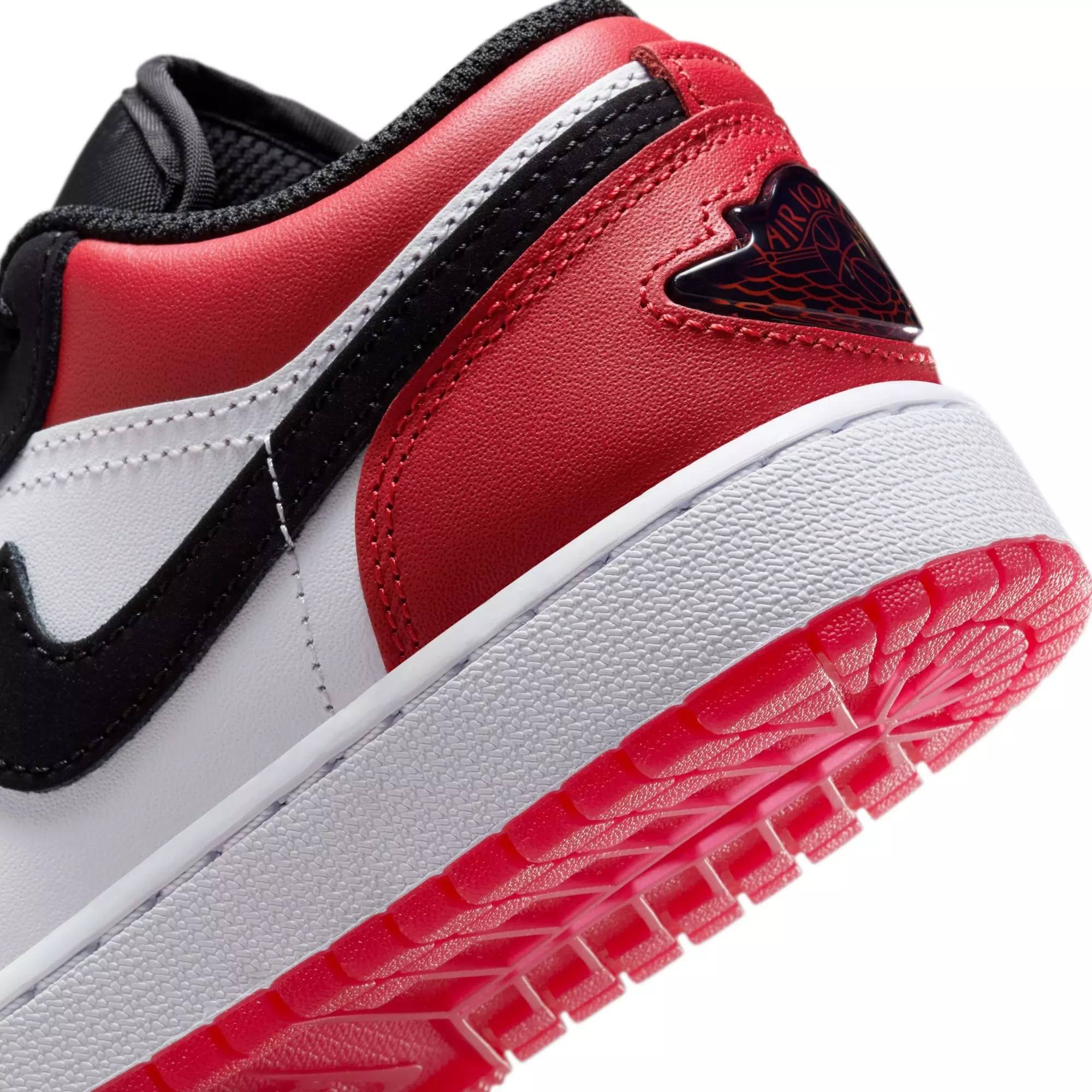 Jordan 1 Low SE "White/Black/Varsity Red" Grade School Boys' Shoe - BLACK/WHITE/RED