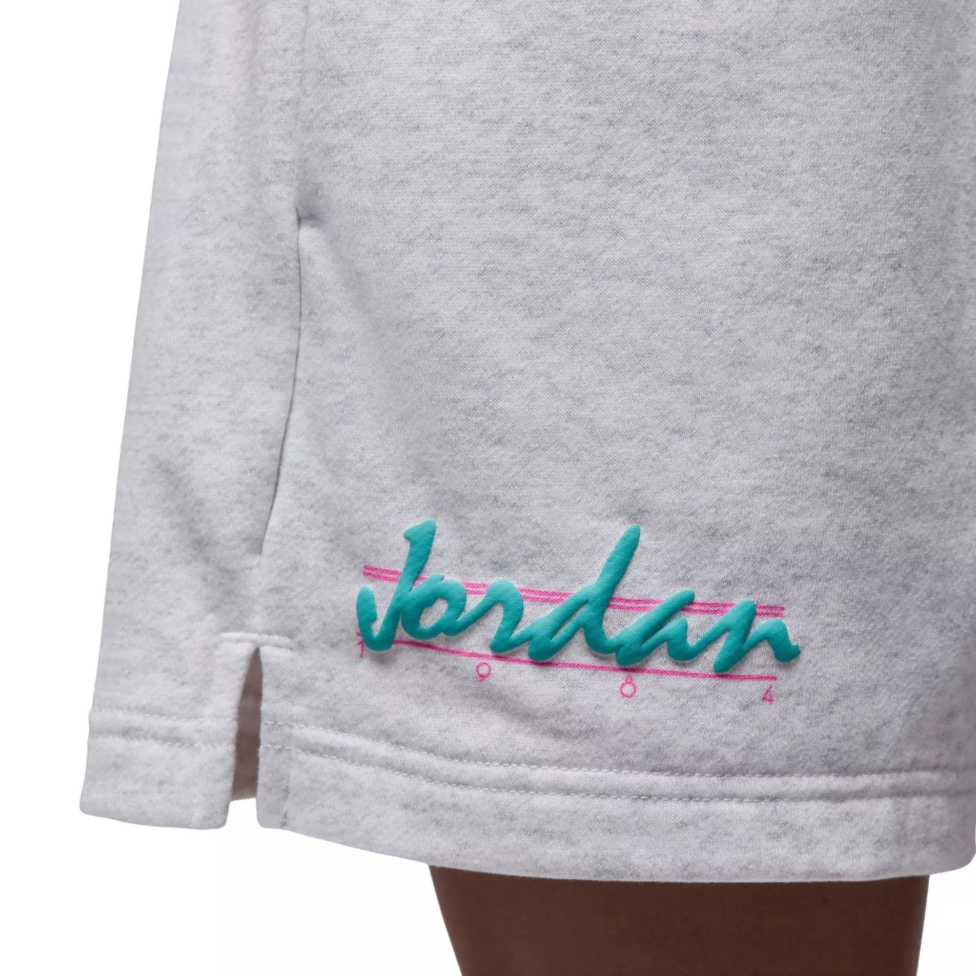 Jordan Women's Brooklyn Fleece Graphic MVP Shorts - GREY