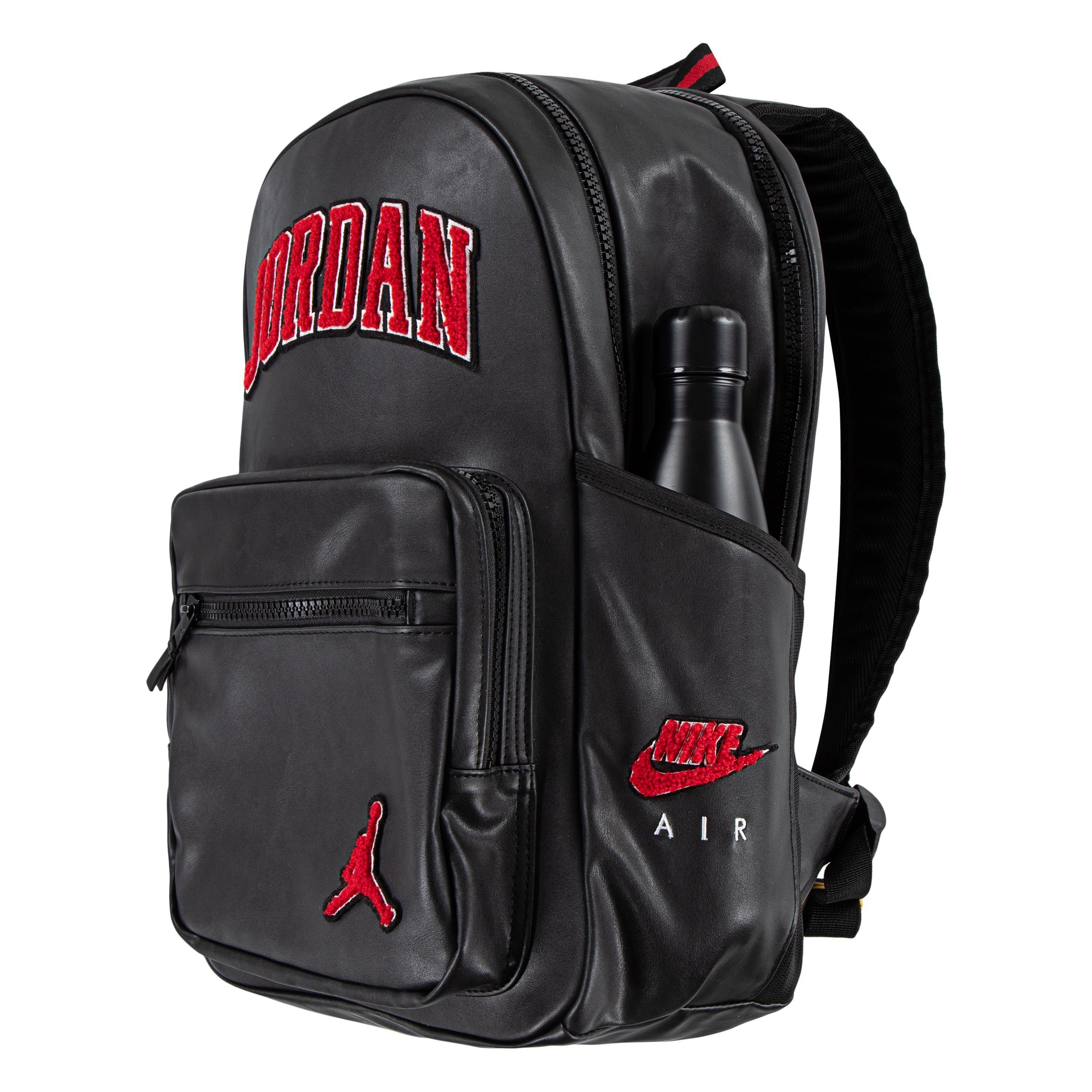 [NIKE] ★大人気★ Jordan Burrow Varsity Backpack ★関税無 Jordan Borough Varsity Backpack (20L). Nike.com