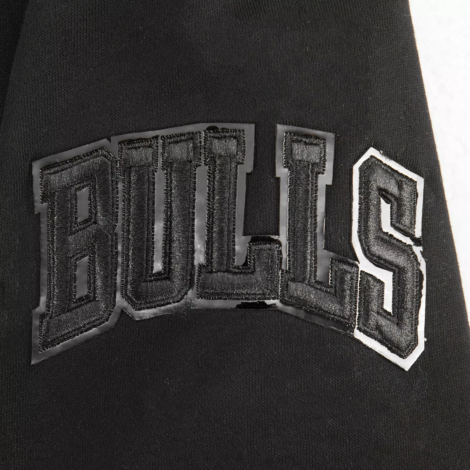 Pro Standard Big Kids' Chicago Bulls Triple Black Fleece Pullover Hoodie-Black - BLACK