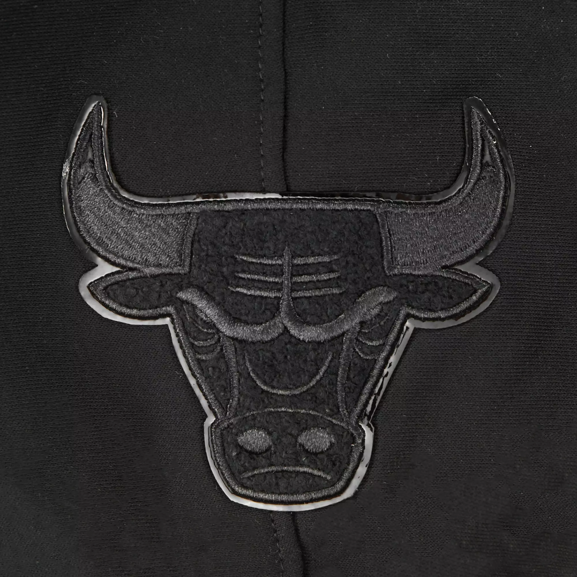 Pro Standard Big Kids' Chicago Bulls Triple Black Fleece Pullover Hoodie-Black - BLACK