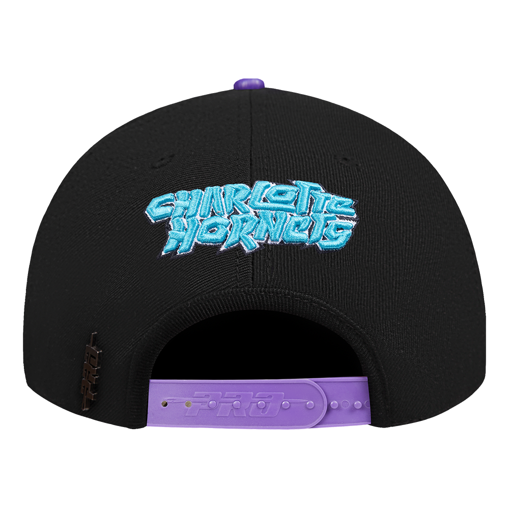 Pro Standard Charlotte Hornets Chenille Pitch Snapback Hat-Black