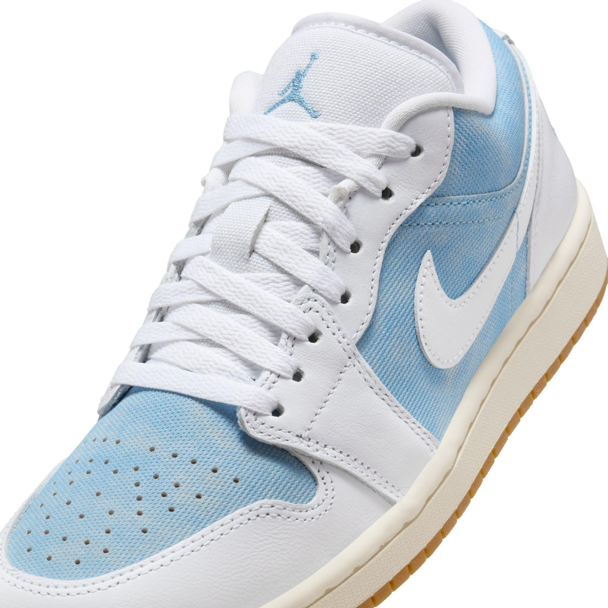 Jordan 1 Low SE "Worn Blue/White/Gum Light Brown/Sail" Women's Shoe - WHITE/LT BLUE/DENIM Thumbnail View 10