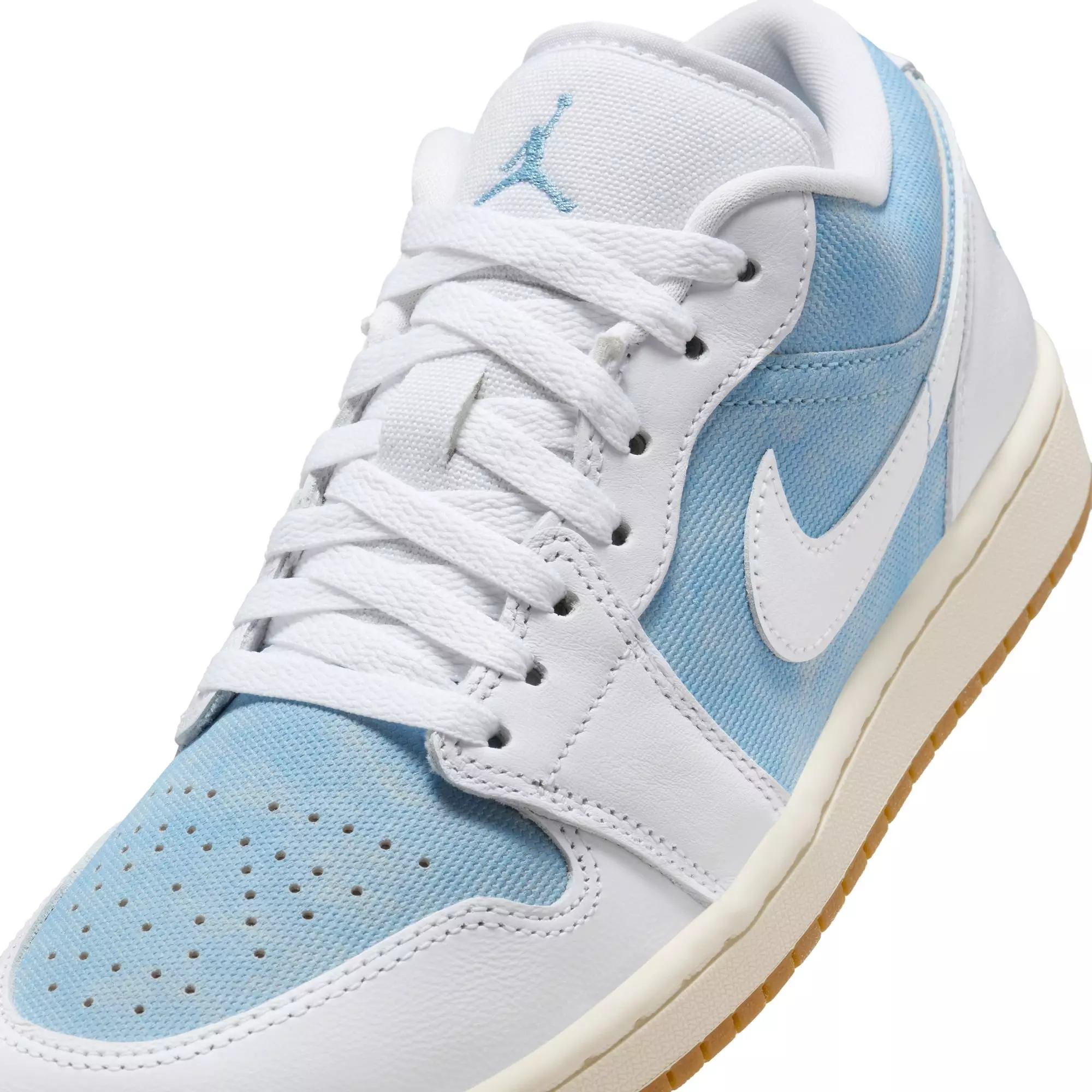 Jordan 1 Low SE "Worn Blue/White/Gum Light Brown/Sail" Women's Shoe - WHITE/LT BLUE/DENIM