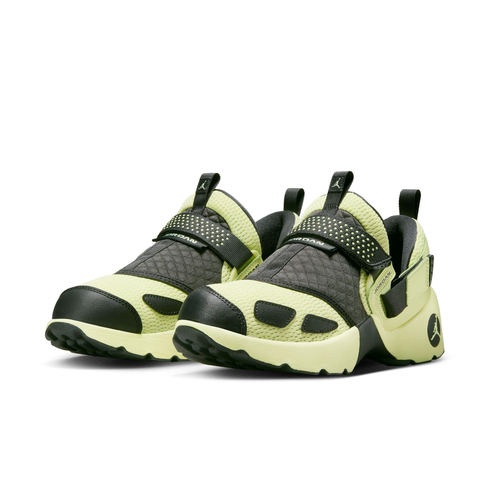 Jordan Trunner LX "Luminous Green" Women's Shoe - LUMINOUS GREEN/ANTHRACITE Thumbnail View 3