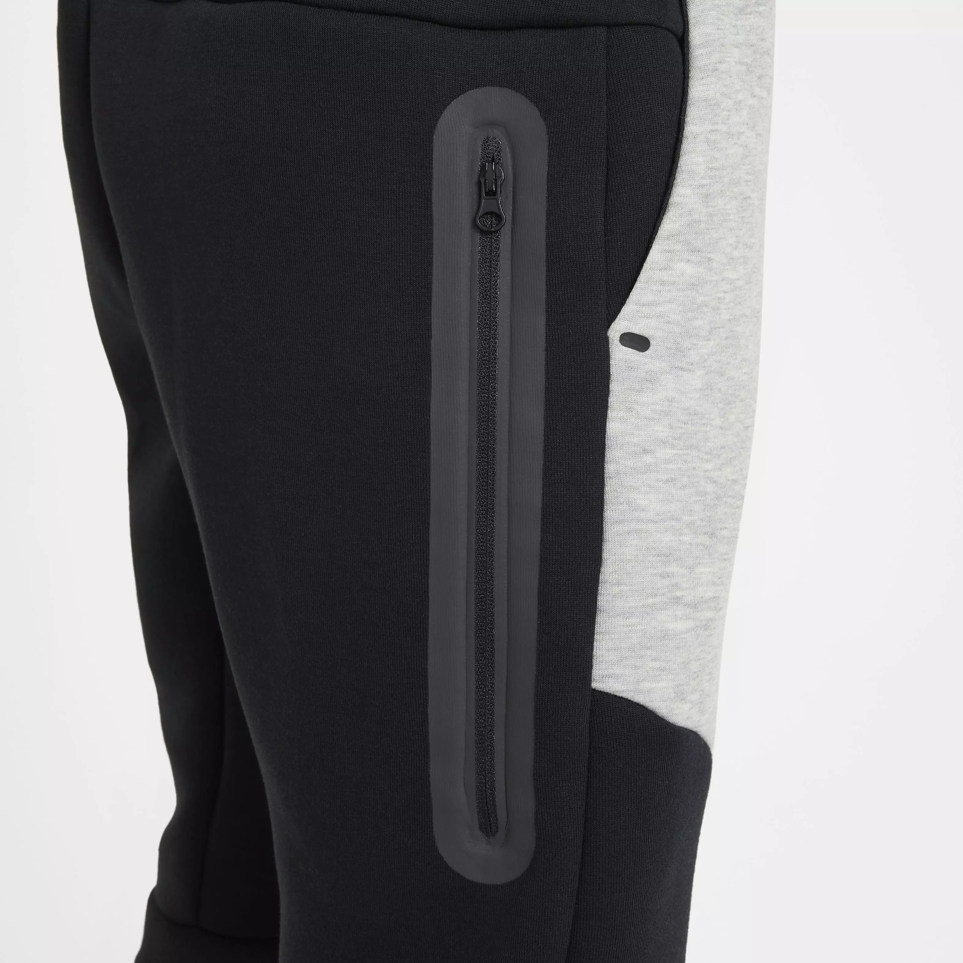 Nike Big Boys' Sportswear Tech Fleece Joggers - BLACK
