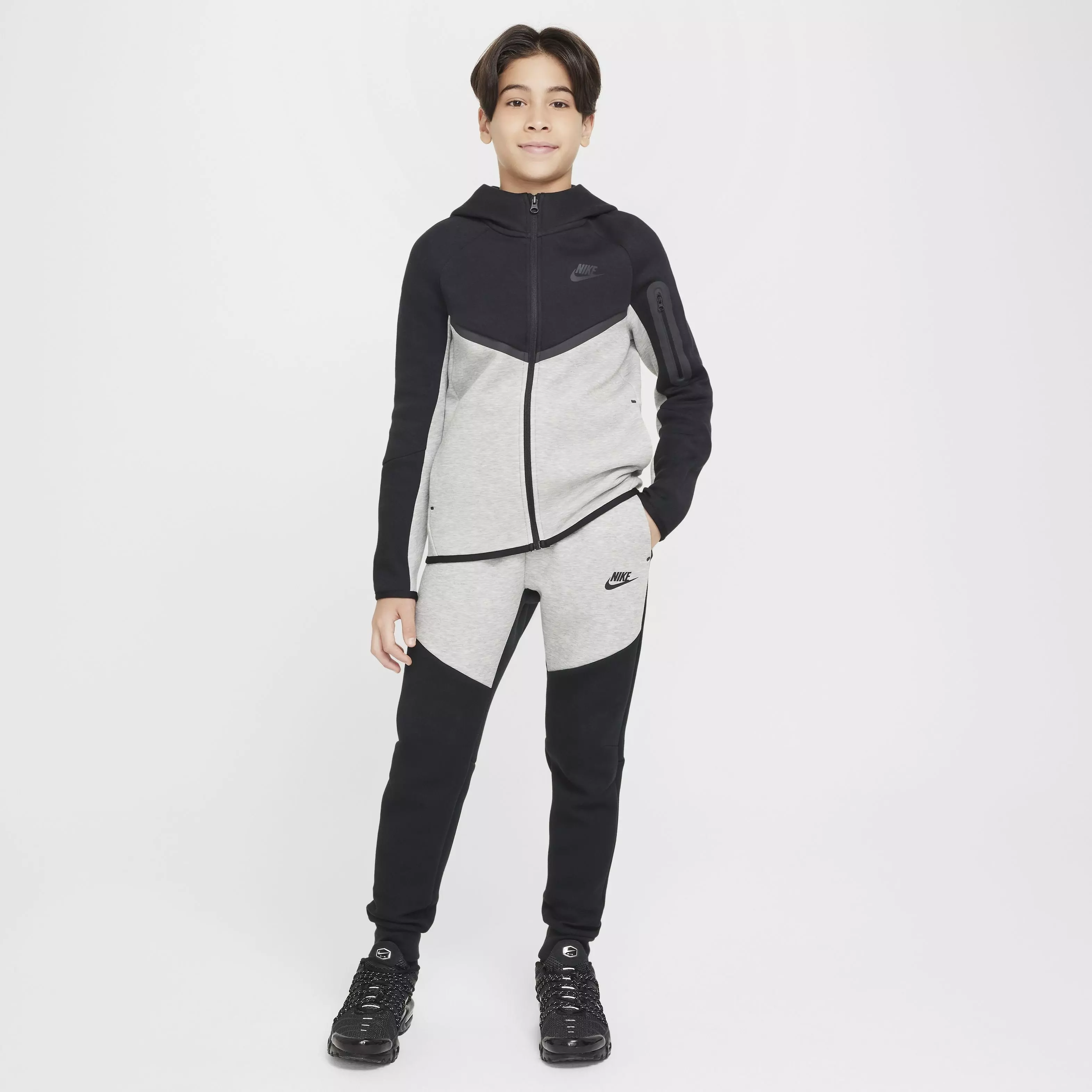 Nike Big Boys' Sportswear Tech Lightweight Fleece Joggers - BLACK