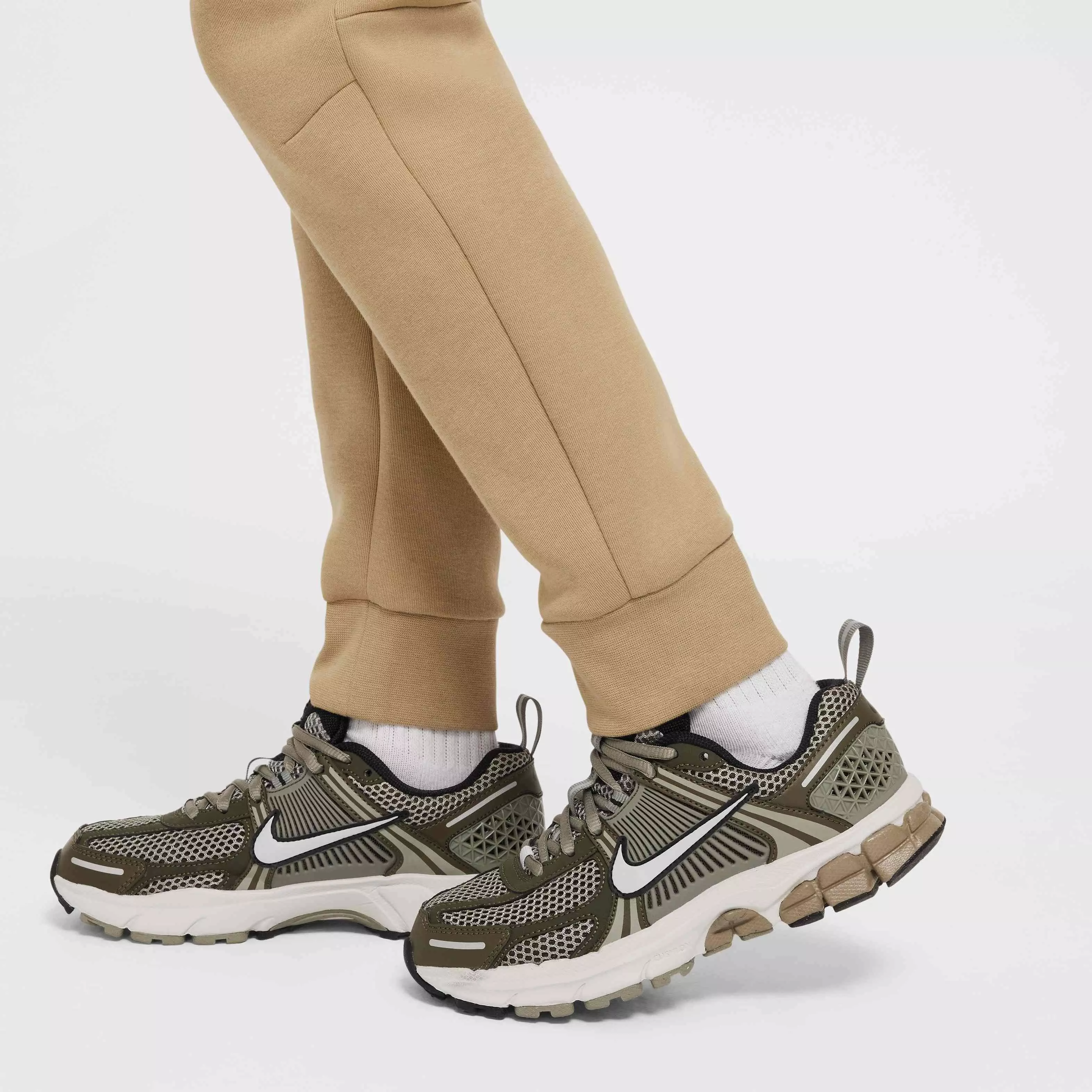 Nike Big Boys' Sportswear Tech Fleece Joggers - BROWN