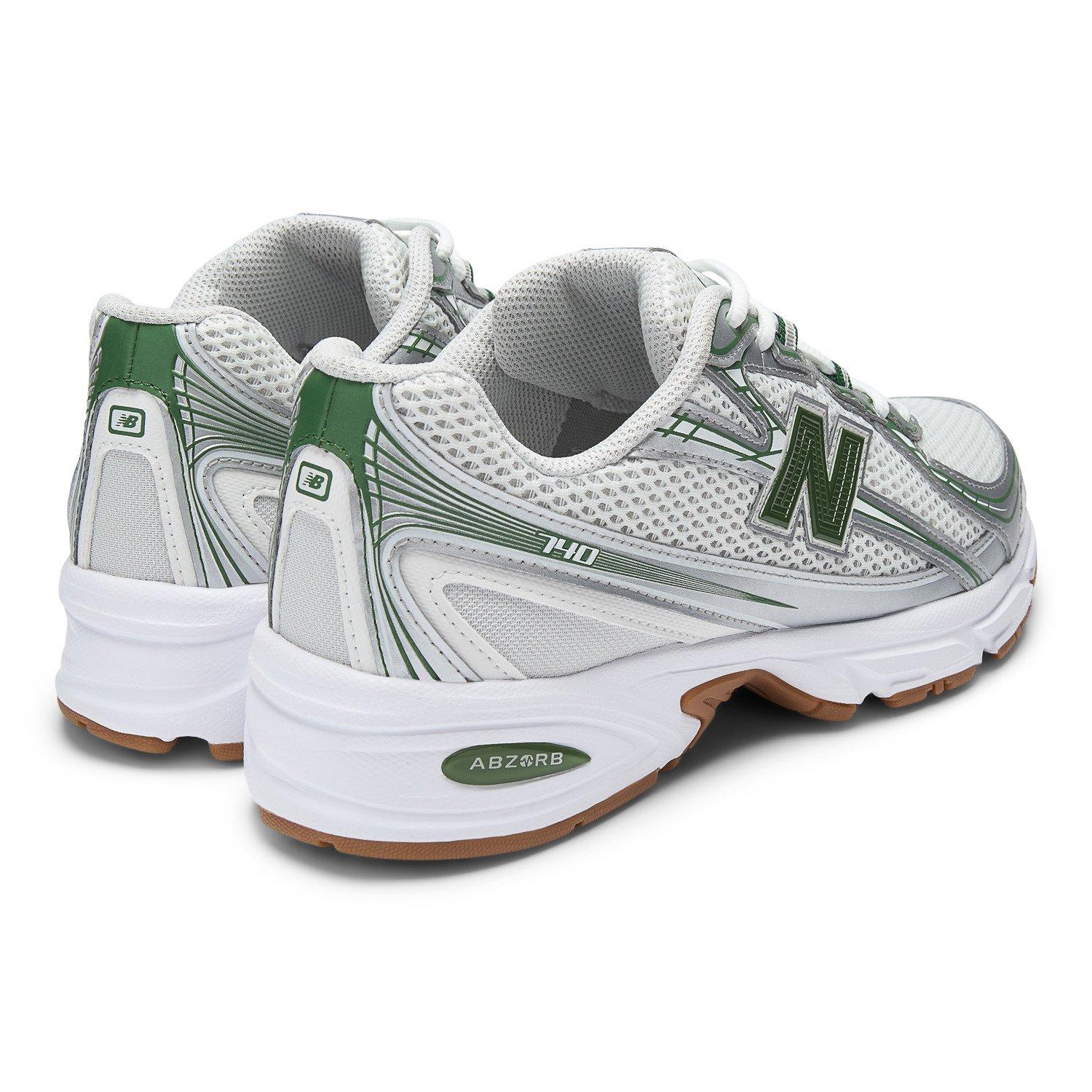 New Balance 740 