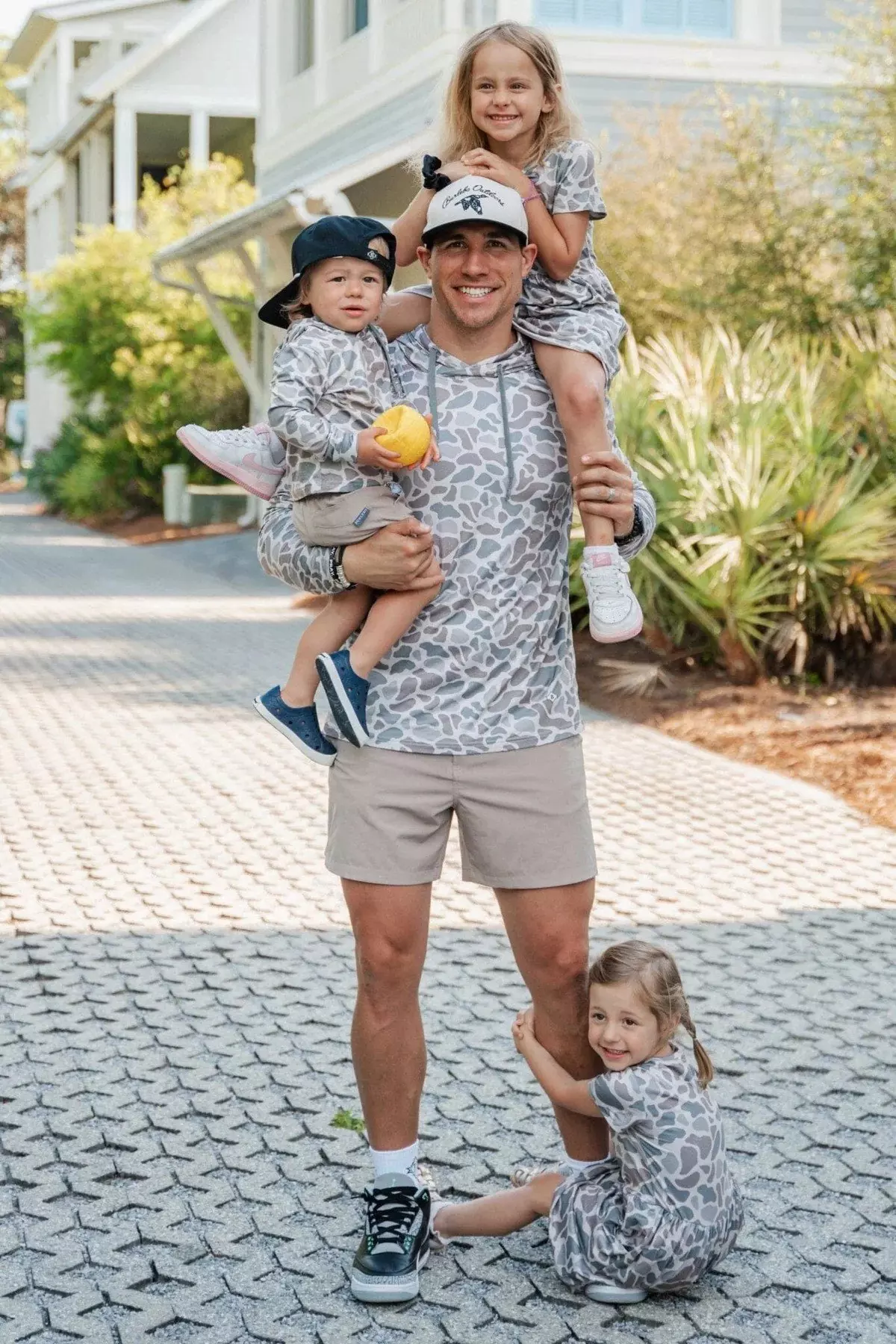 Burlebo Men's Performance Hoodie - Classic Deer Camo - CAMOUFLAGE