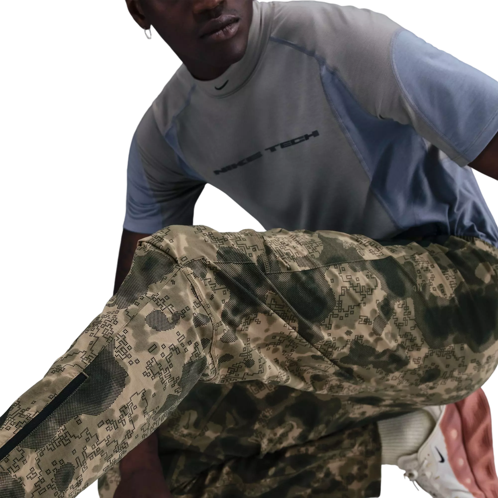 Nike Men's Tech Woven Joggers - OLIVE/BLACK