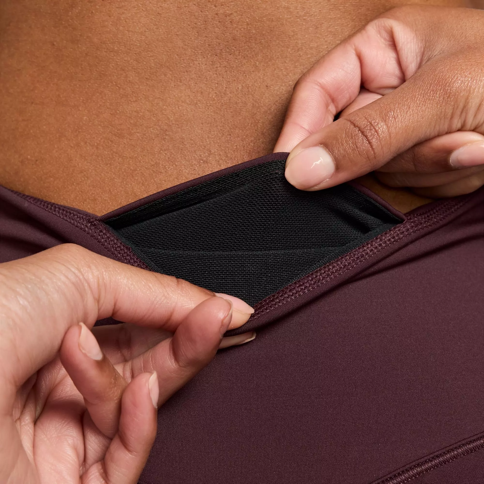 Nike Women's Universa High-Waisted 7/8 Leggings with Pockets - BURGUNDY