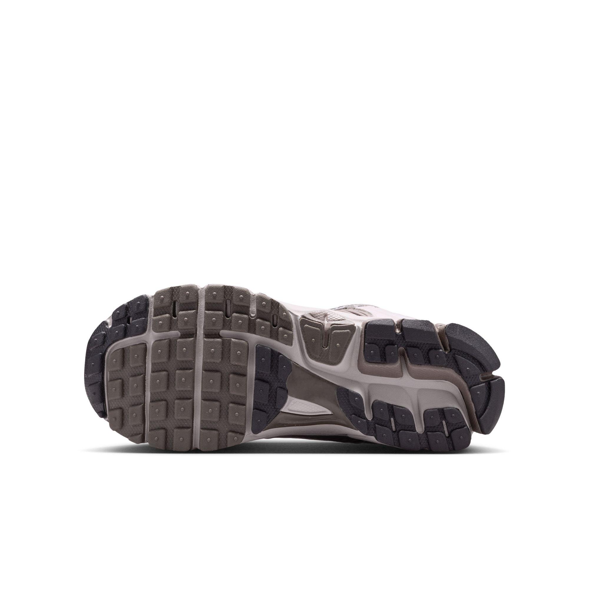 Nike Vomero 5 Grade School Boys' "College Grey/Black/Cave Stone" Shoe