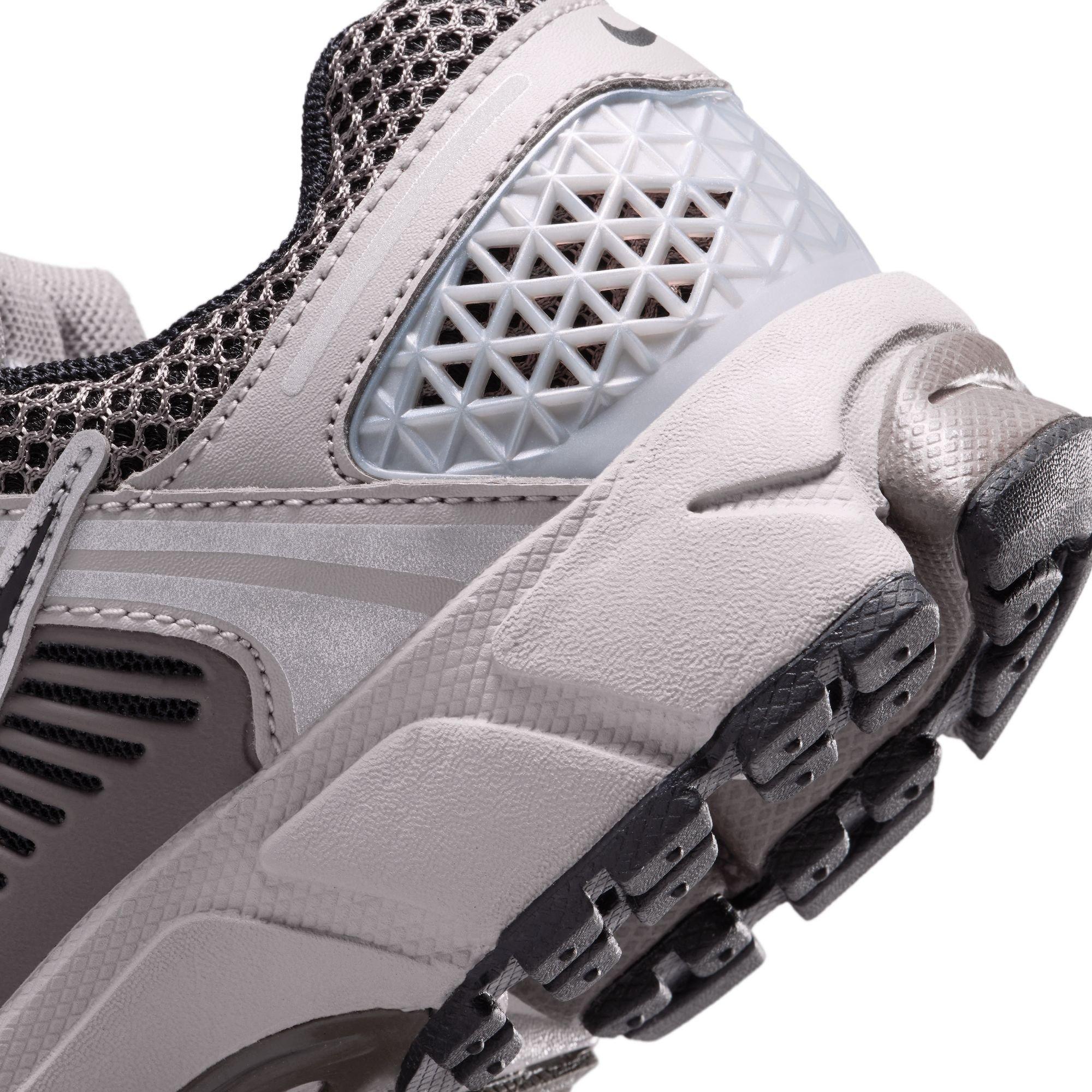 Nike Vomero 5 Grade School Boys' "College Grey/Black/Cave Stone" Shoe