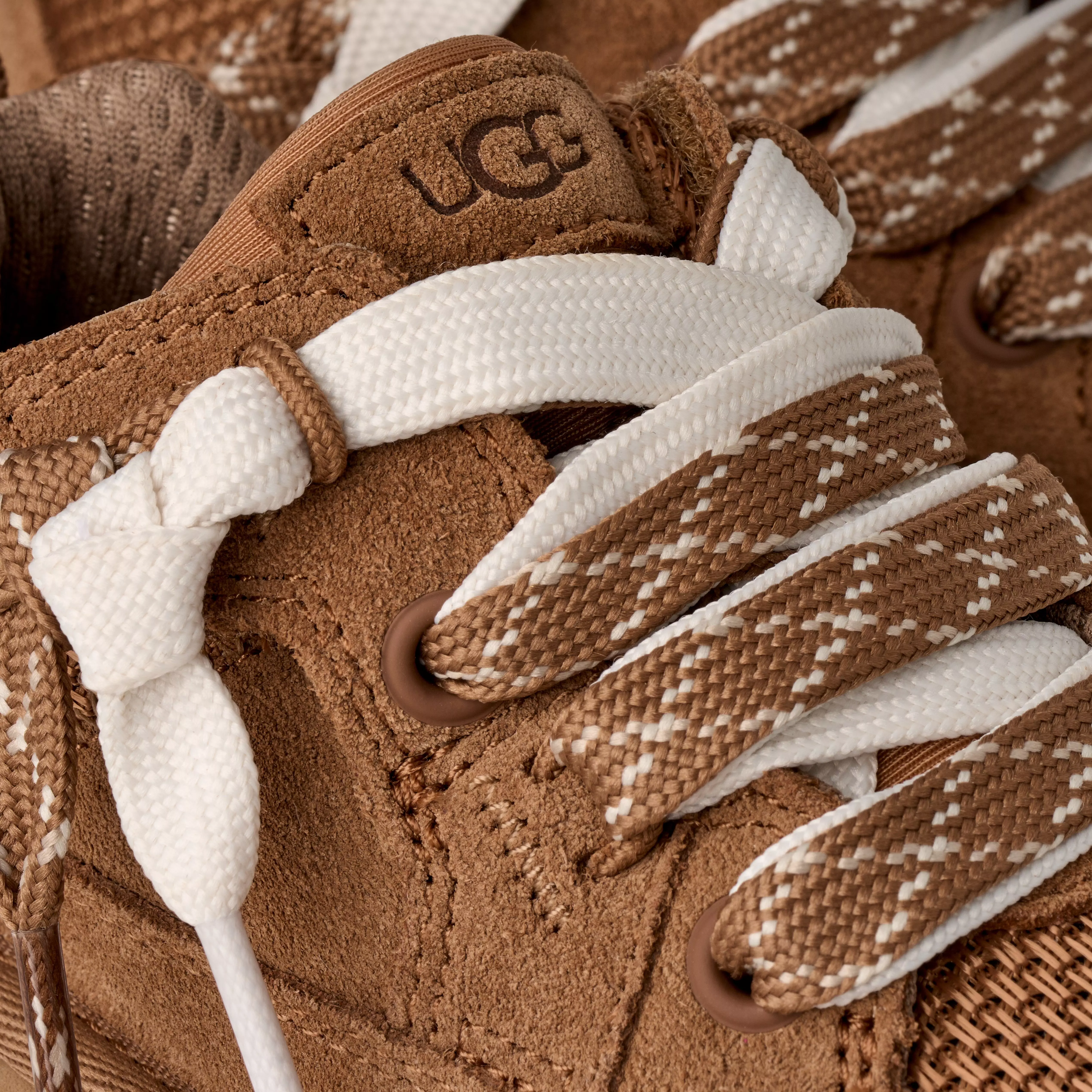 UGG Lo Lowmel "Chestnut" Toddler Girls' Boot - BROWN