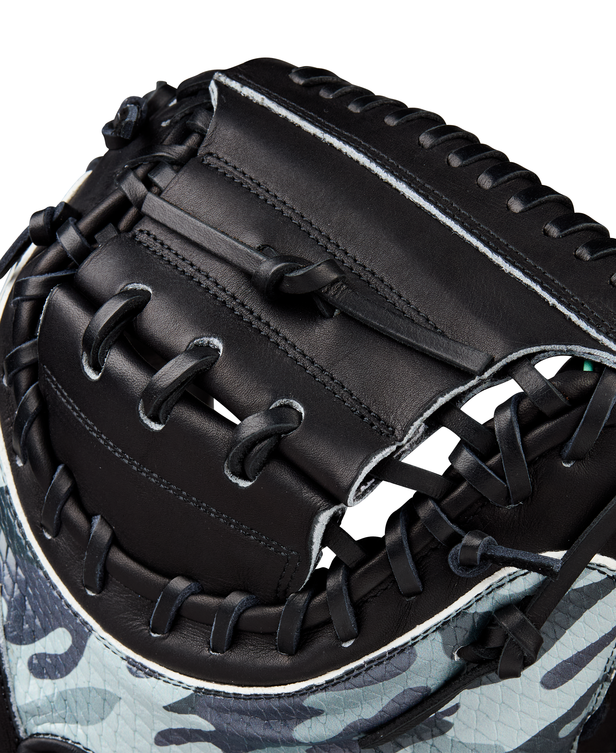 Wilson Austin Wells A2000 AW28 GM 34” Baseball Catcher’s Mitt 2025