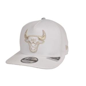 New Era Chicago Bulls 9FIFTY A-Frame 6X Champs Snapback Hat-White/Silver