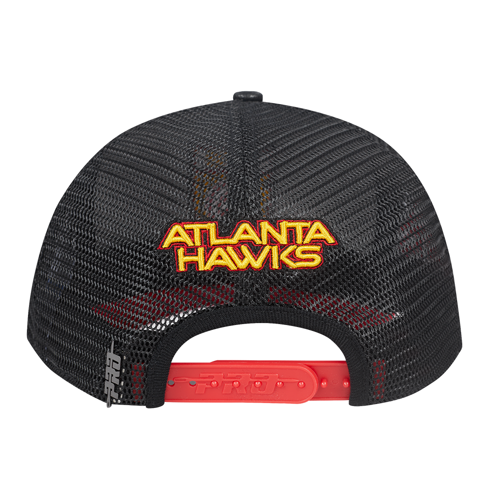 Pro Standard Atlanta Hawks Motor Sport Pinch Front Snapback Cap-Black/Red