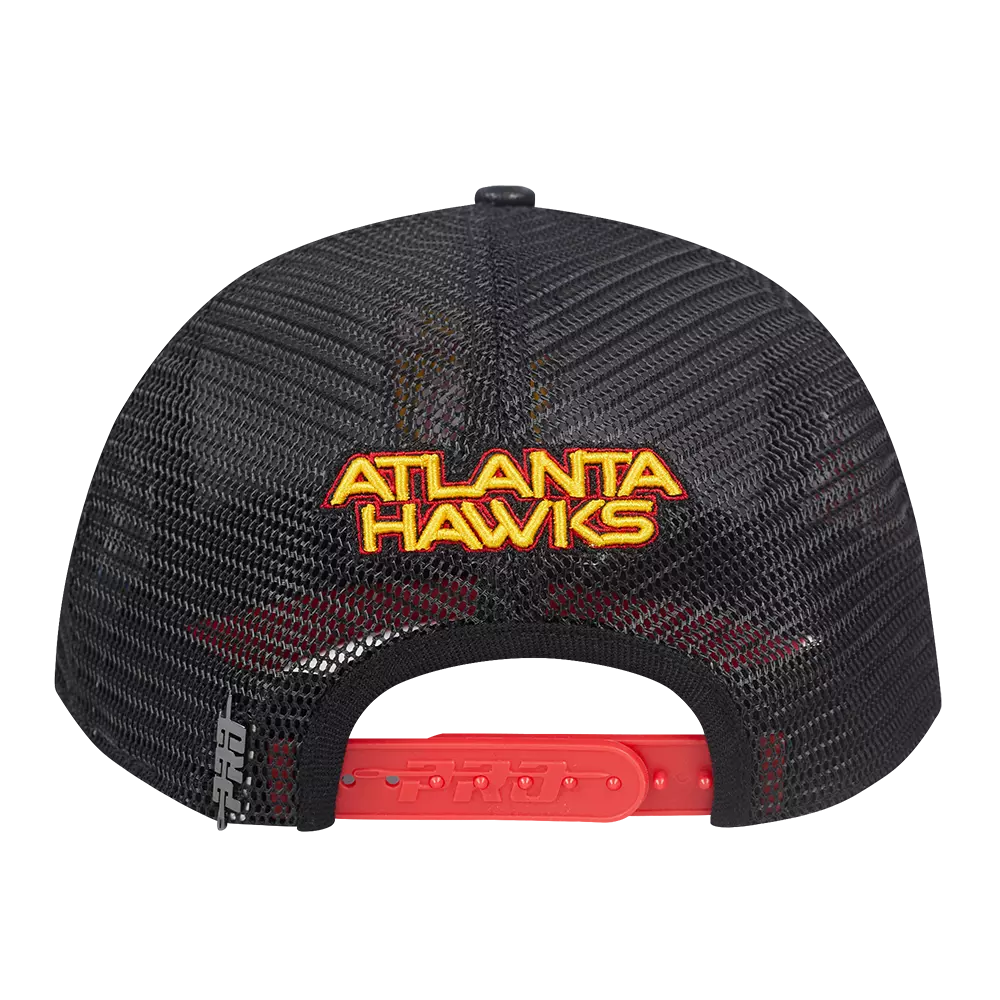 Pro Standard Atlanta Hawks Motor Sport Pinch Front Snapback Cap-Black/Red - BLACK