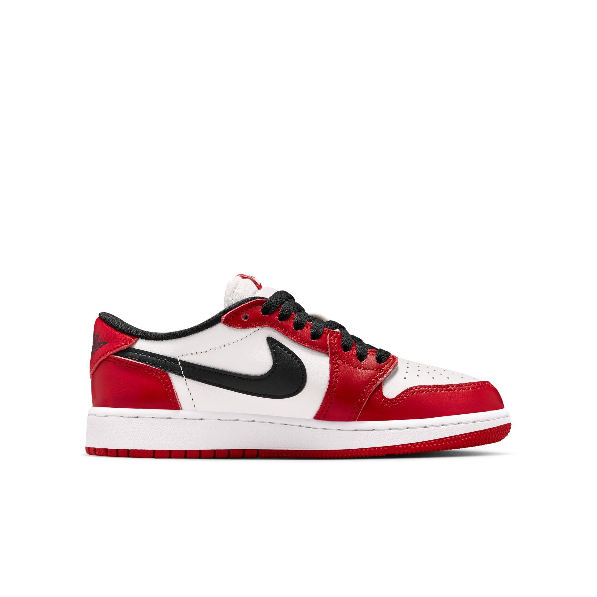 Jordan 1 Retro Low "Chicago" Grade School Kids' Shoe - VARSITY RED/BLACK/SUMMIT WHITE Thumbnail View 3