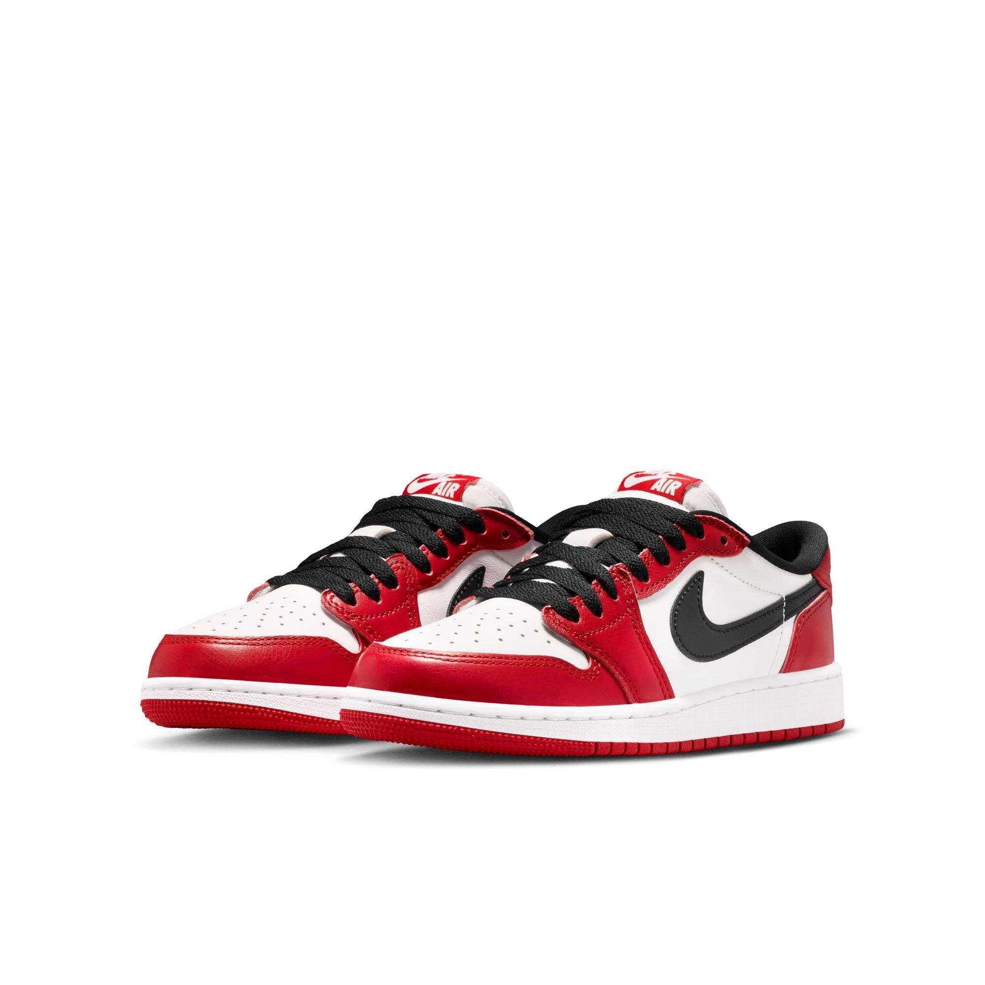 Jordan 1 Retro Low "Chicago" Grade School Kids' Shoe - VARSITY RED/BLACK/SUMMIT WHITE Thumbnail View 4