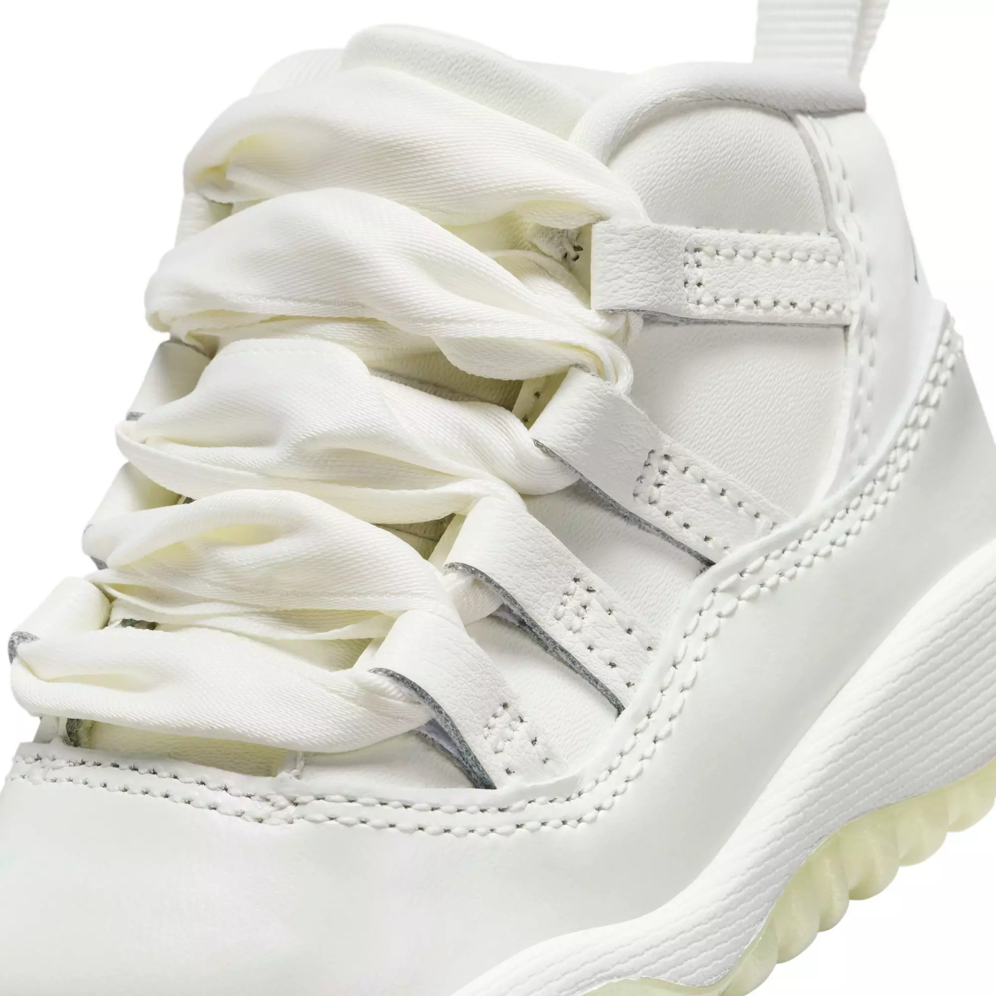 Jordan 11 Retro "Pearl" Toddler Girls' Shoe​ - SAIL/PEARL GREY/METALLIC SILVER