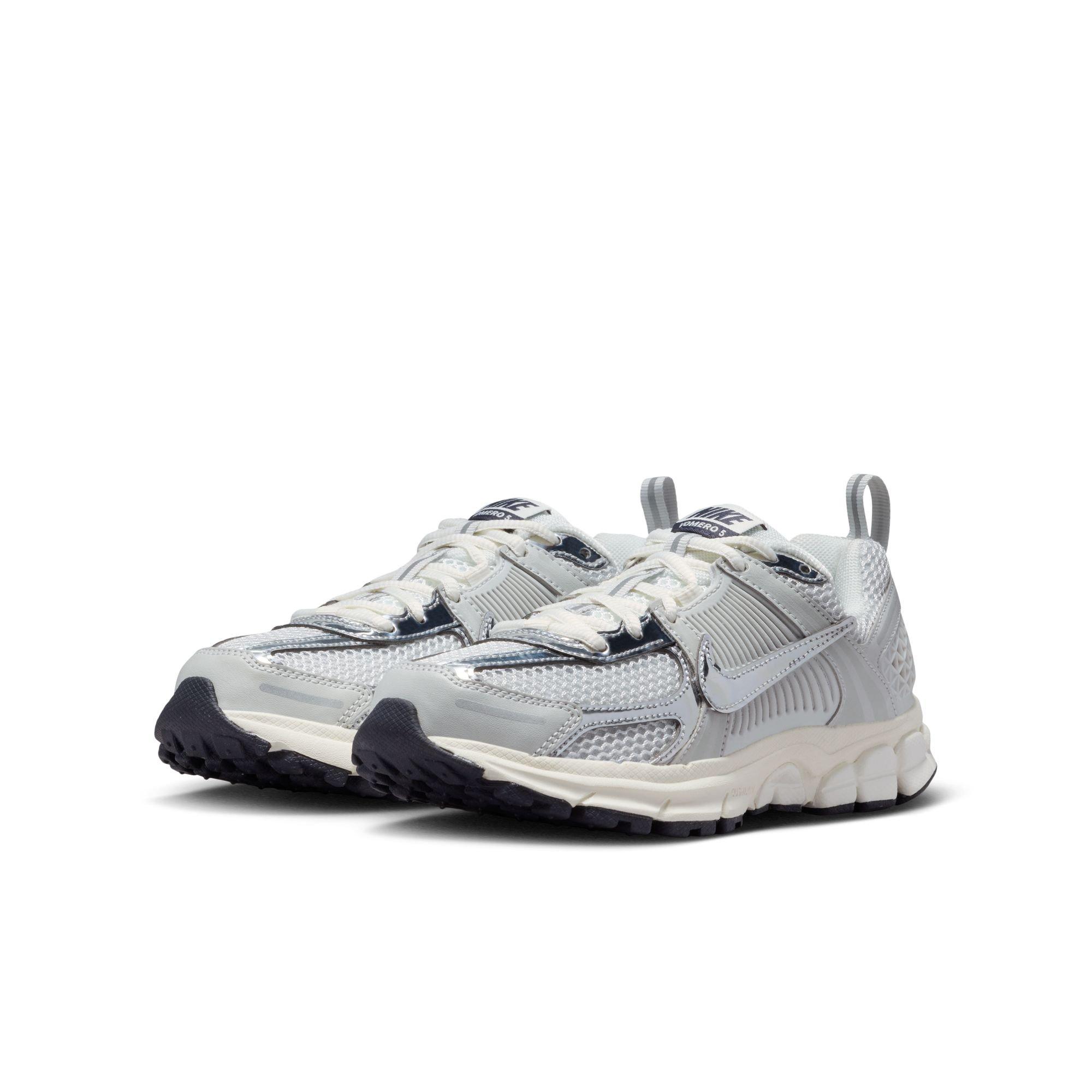 Nike Vomero 5 Grade School Boys' "Photon Dust/Chrome/Gridiron/Sail" Shoe