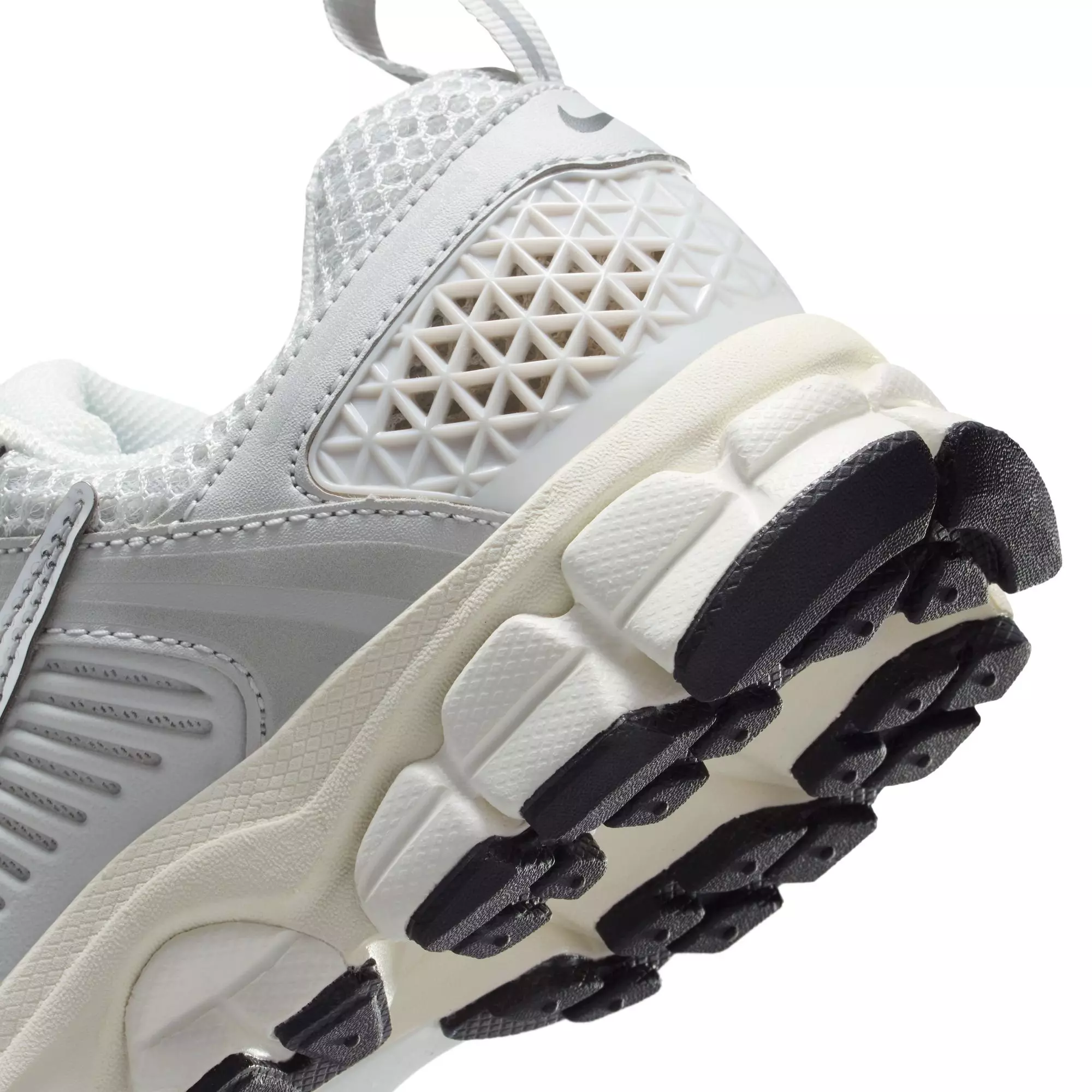 Nike Vomero 5 "Photon Dust/Chrome/Gridiron/Sail" Grade School Boys' Shoe - GREY/WHITE