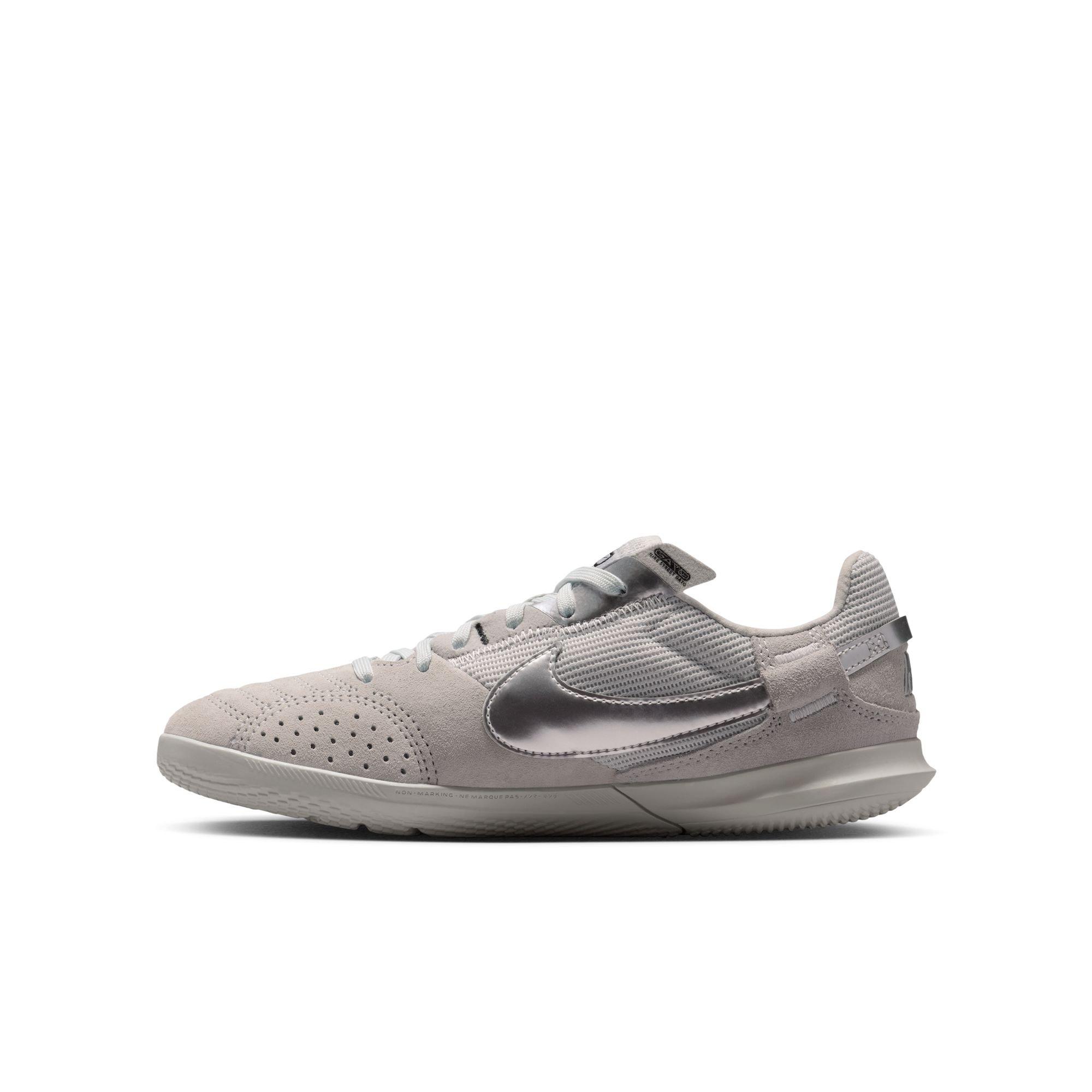 Nike Jr. Streetgato Low-Top Grade School Boys' "Lt Smoke Grey/Metallic Silver" Soccer Cleat