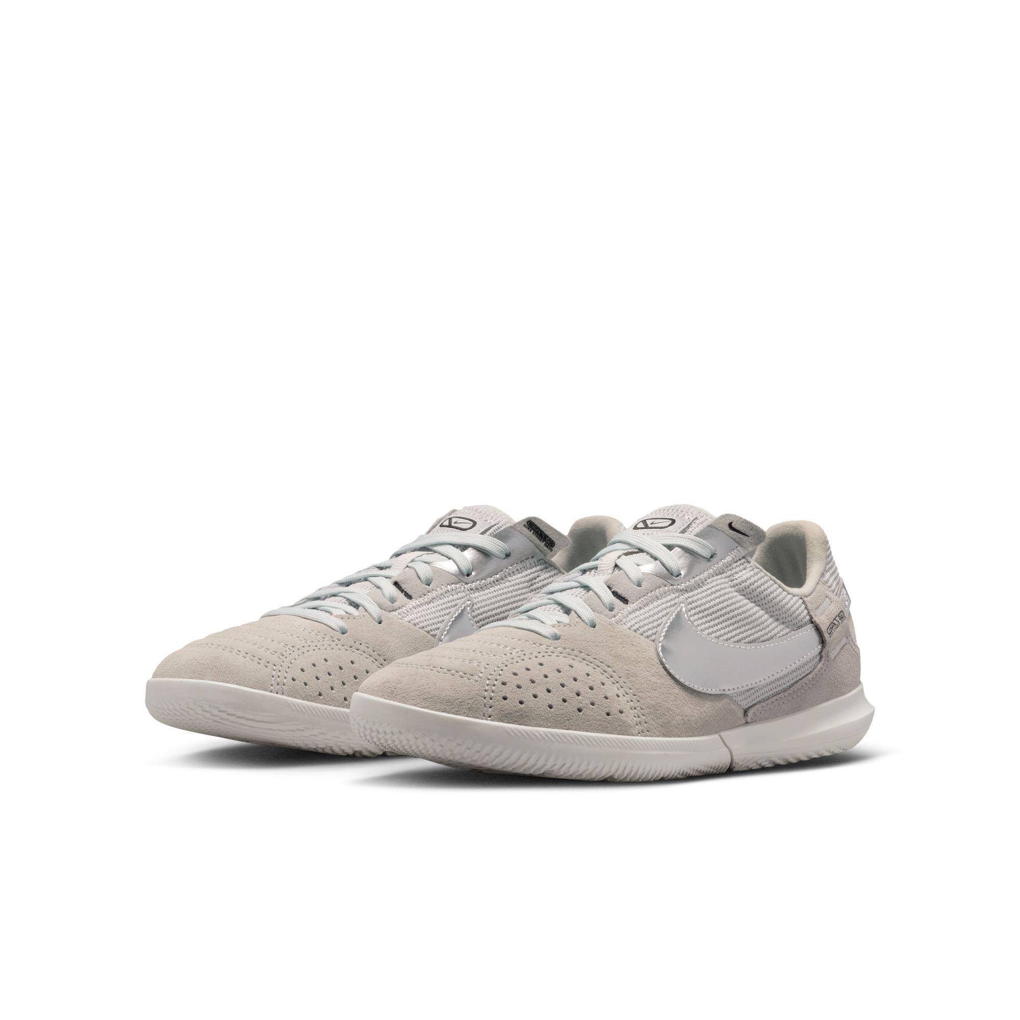 Nike Jr. Streetgato Low-Top Grade School Boys' "Lt Smoke Grey/Metallic Silver" Soccer Cleat