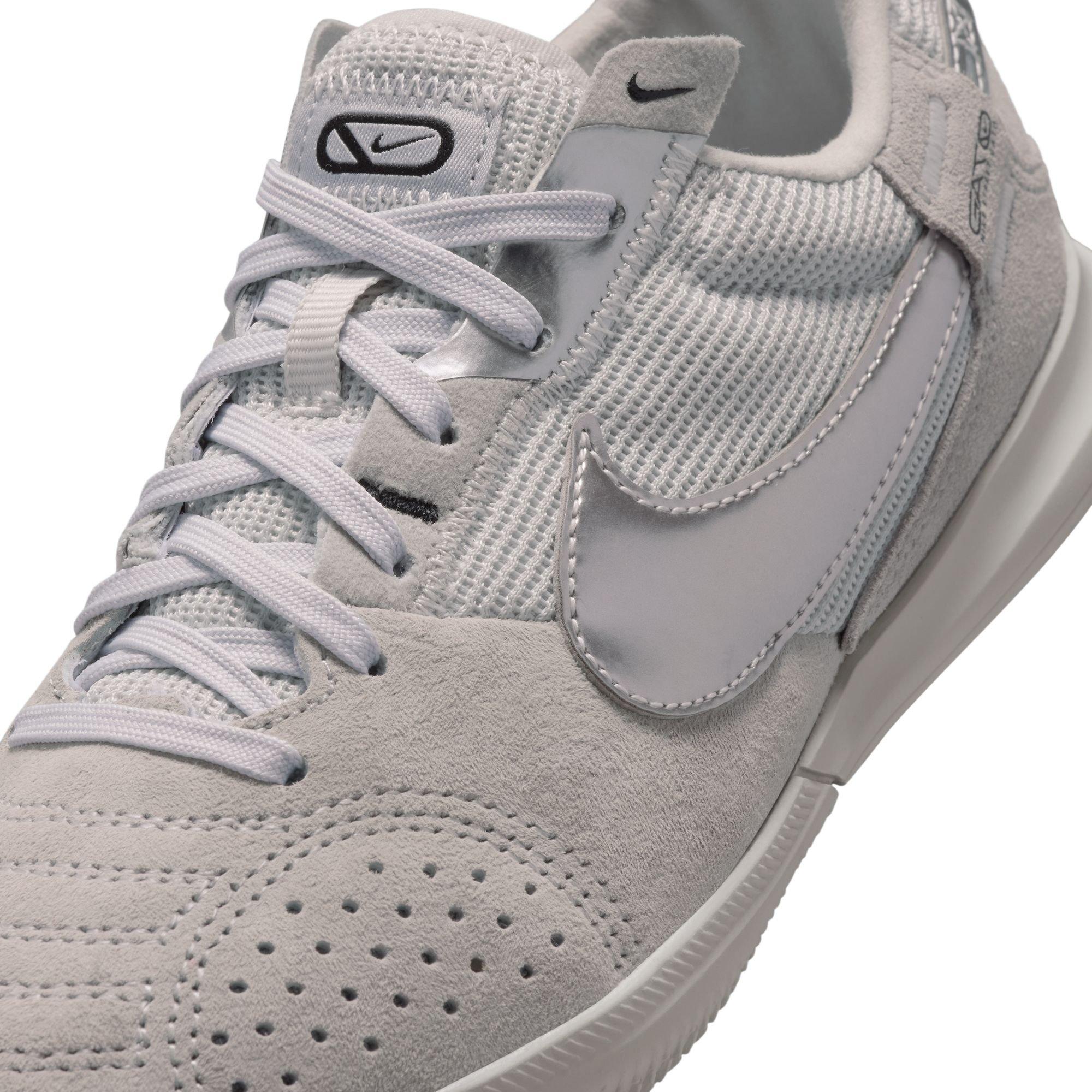 Nike Jr. Streetgato Low-Top Grade School Boys' "Lt Smoke Grey/Metallic Silver" Soccer Cleat