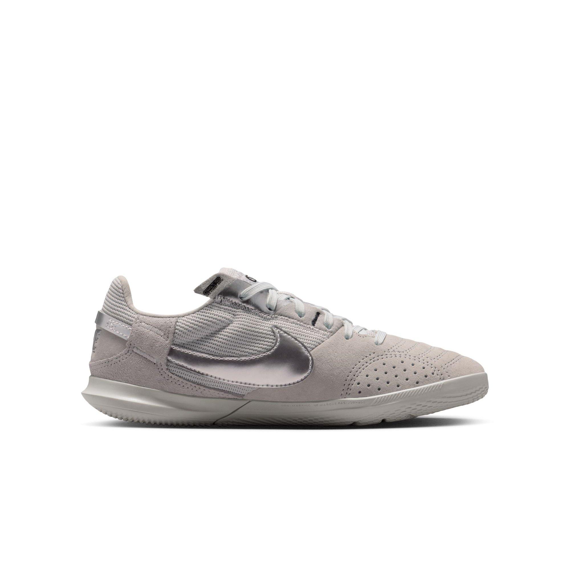 Nike Jr. Streetgato Low-Top Grade School Boys' "Lt Smoke Grey/Metallic Silver" Soccer Cleat