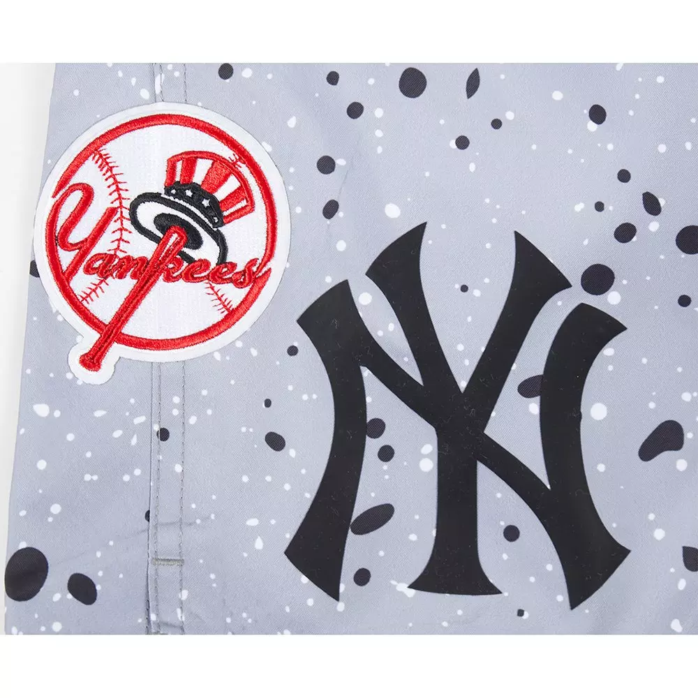 Pro Standard Youth New York Yankees Cement Shorts-White/Grey - WHITE/GREY