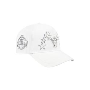 Pro Standard Chicago Bulls Pure Money Snapback Hat-White