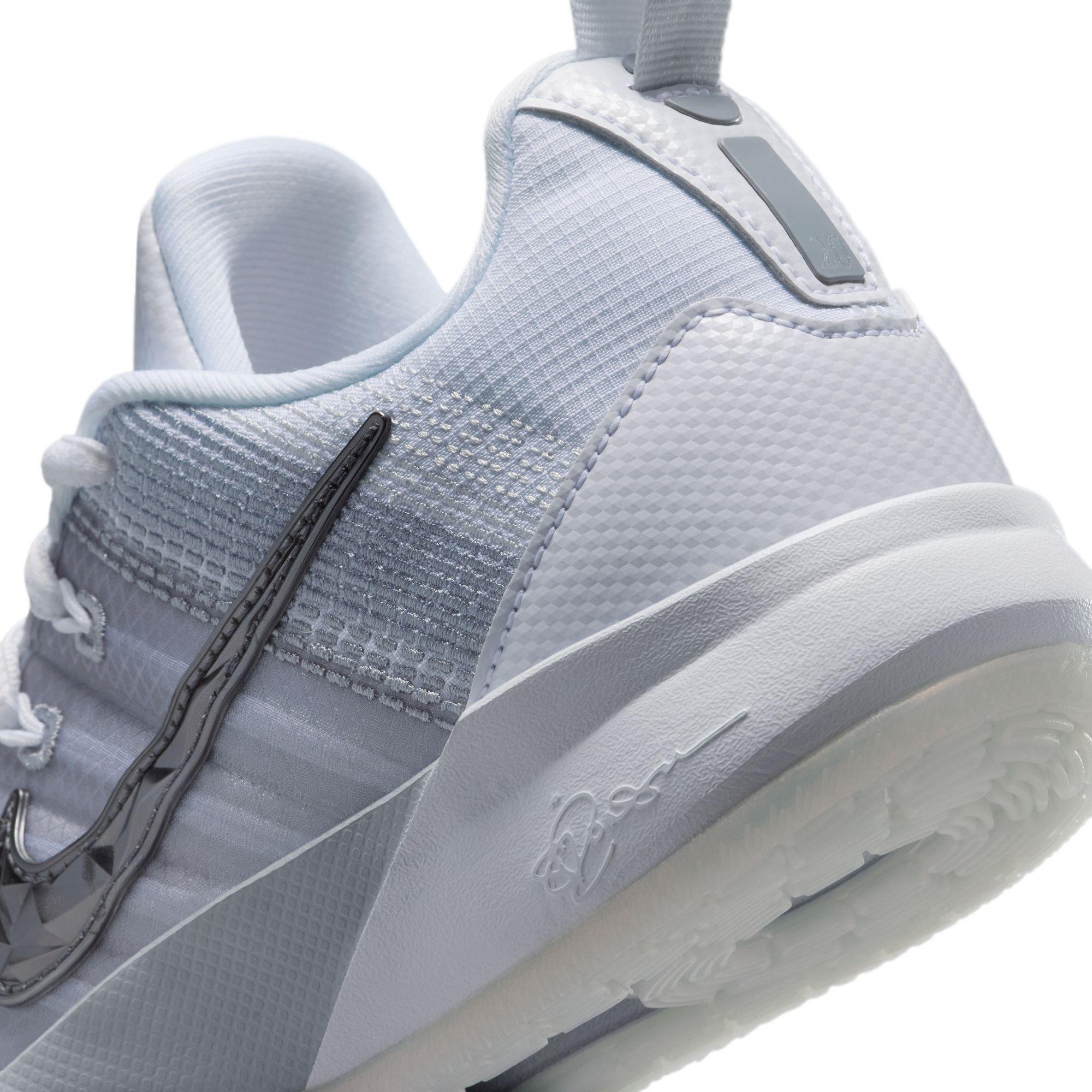 Nike Sabrina Grade School Kids' "Me vs. Me" Basketball Shoe