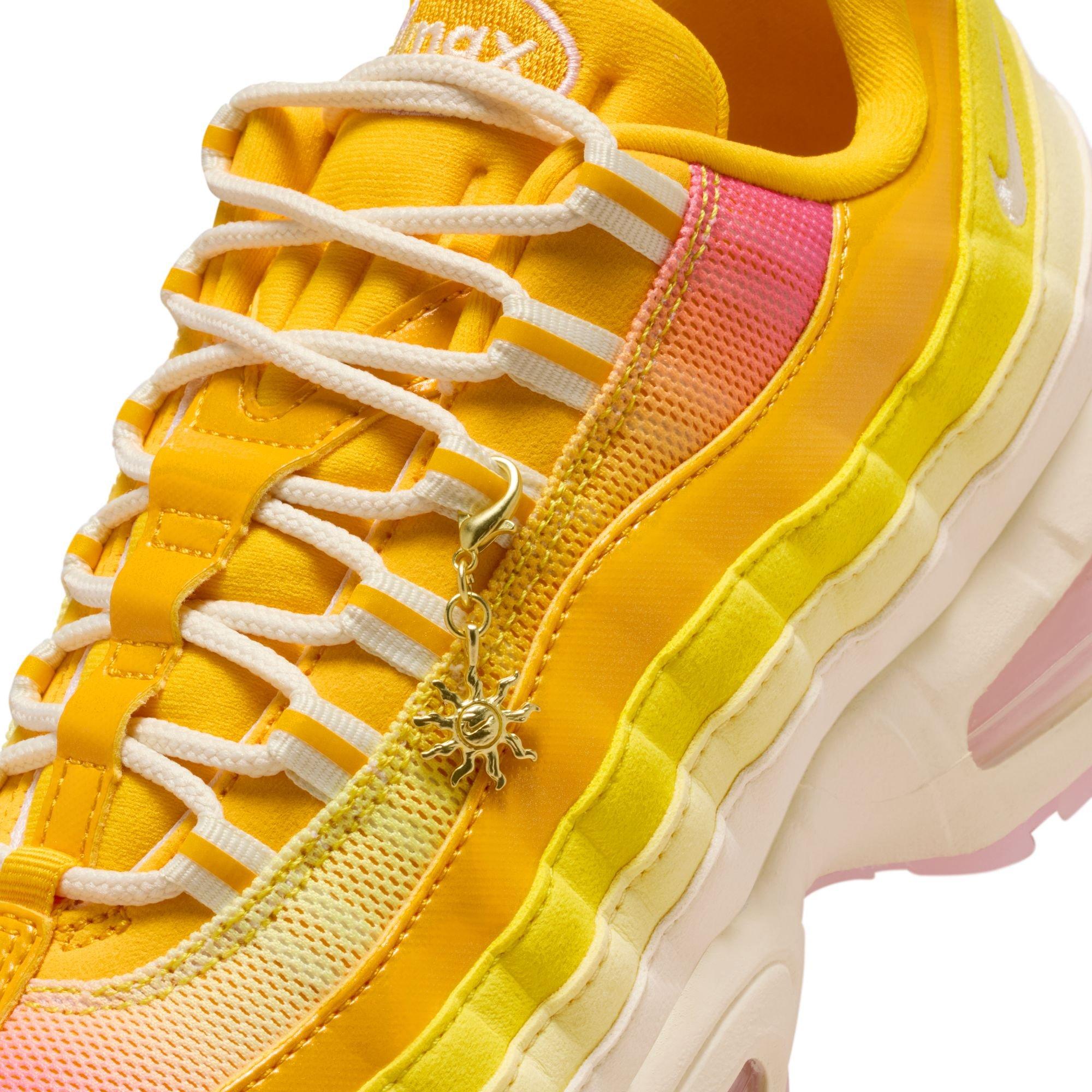 Nike Air Max 95 Big Bubble "University Gold" Women's Shoe - UNIVERSITY GOLD/COCONUT MILK/PINK FOAM Thumbnail View 7