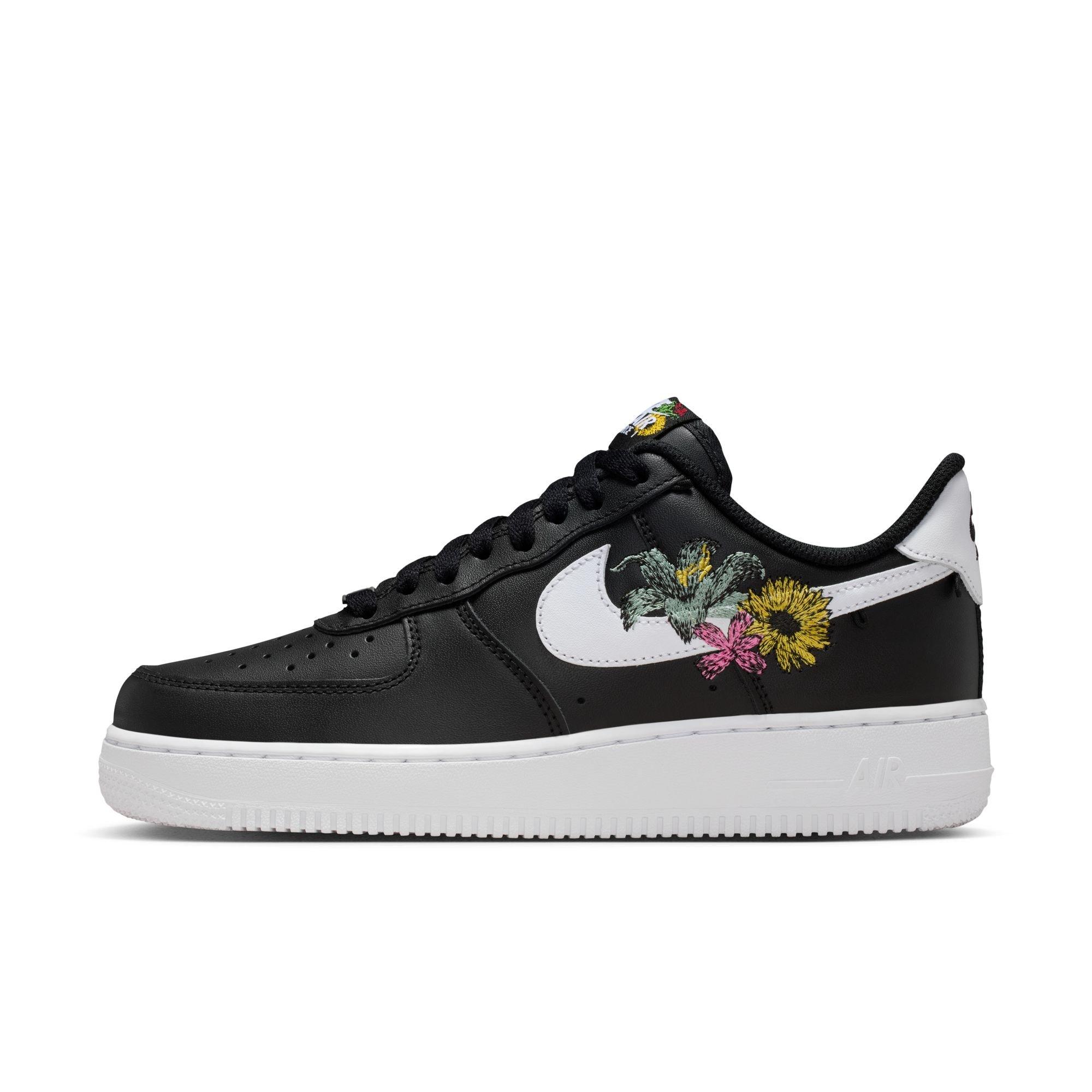 Nike Air Force 1 '07 Premium "Now Accepting All Flowers" Women's Shoe - BLACK/WHITE/METALLIC GOLD Thumbnail View 4